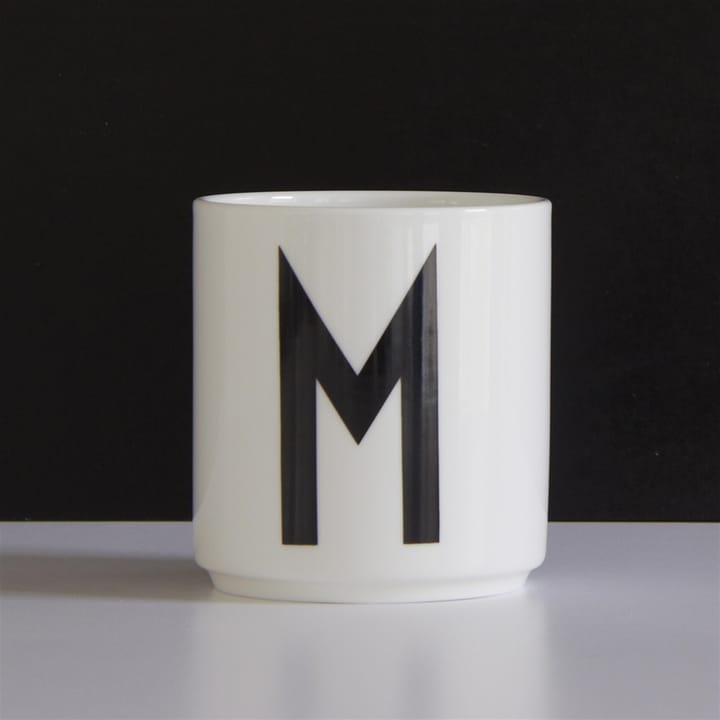 Taza con letra Design Letters - M - Design Letters