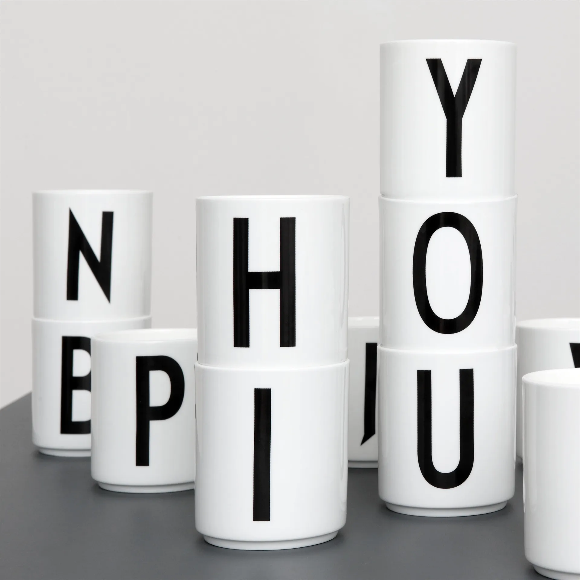 Taza con letra Design Letters, N Design Letters