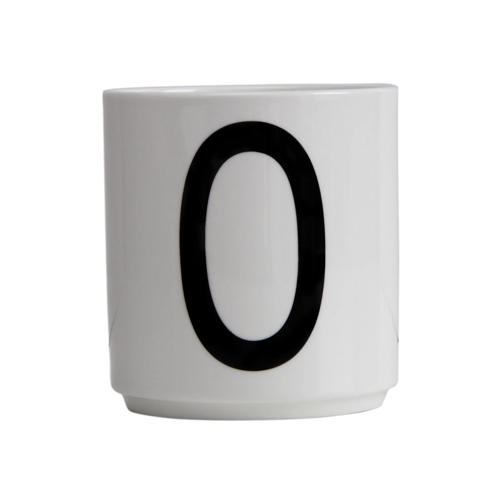 Taza con letra Design Letters, O Design Letters