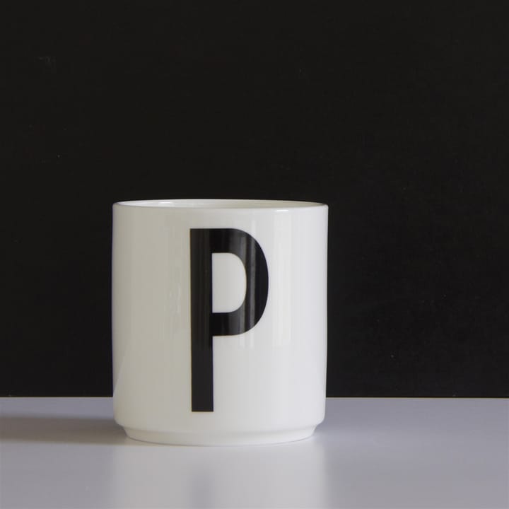 Taza con letra Design Letters, P Design Letters