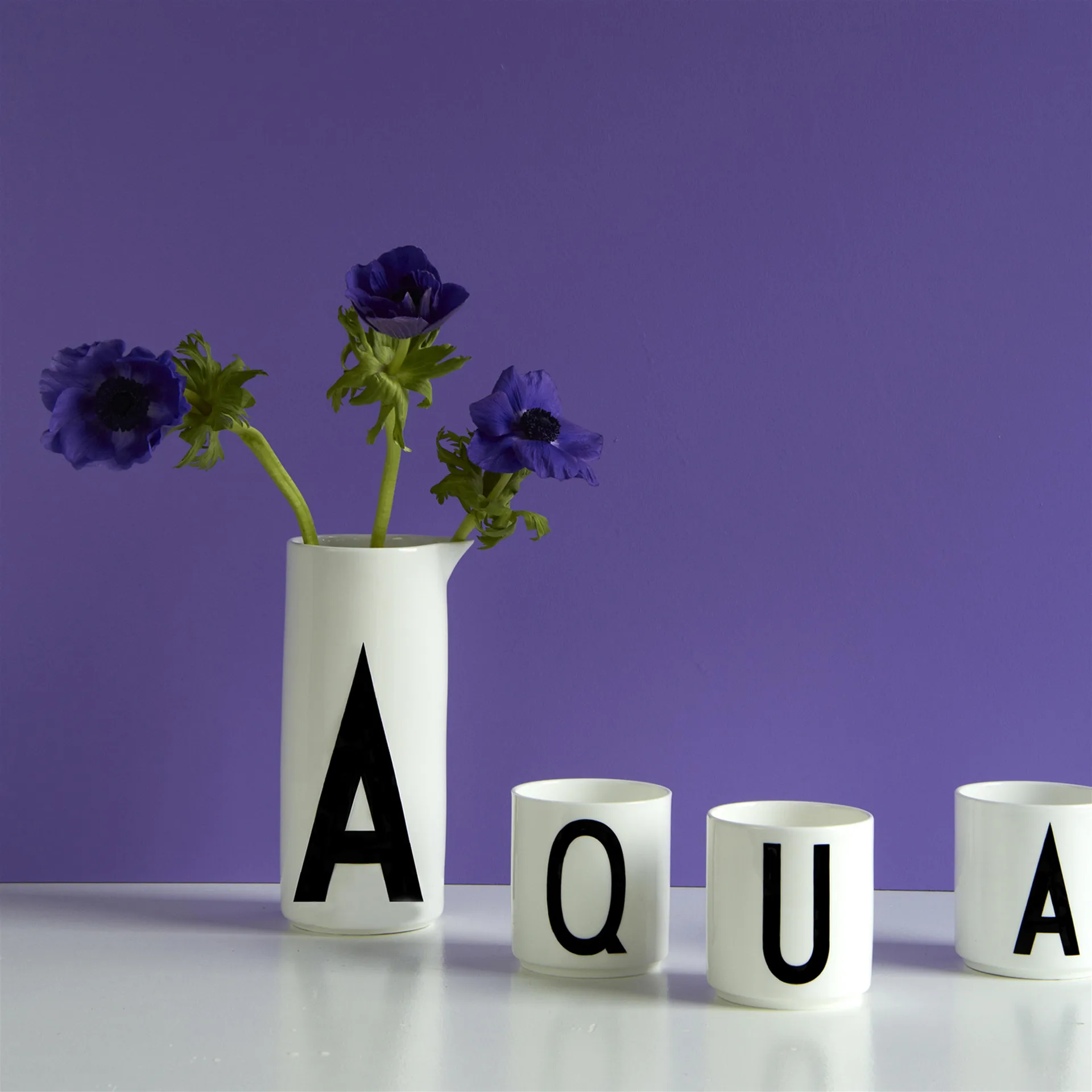 Taza con letra Design Letters, U Design Letters