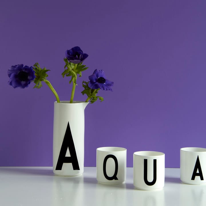 Taza con letra Design Letters, U Design Letters