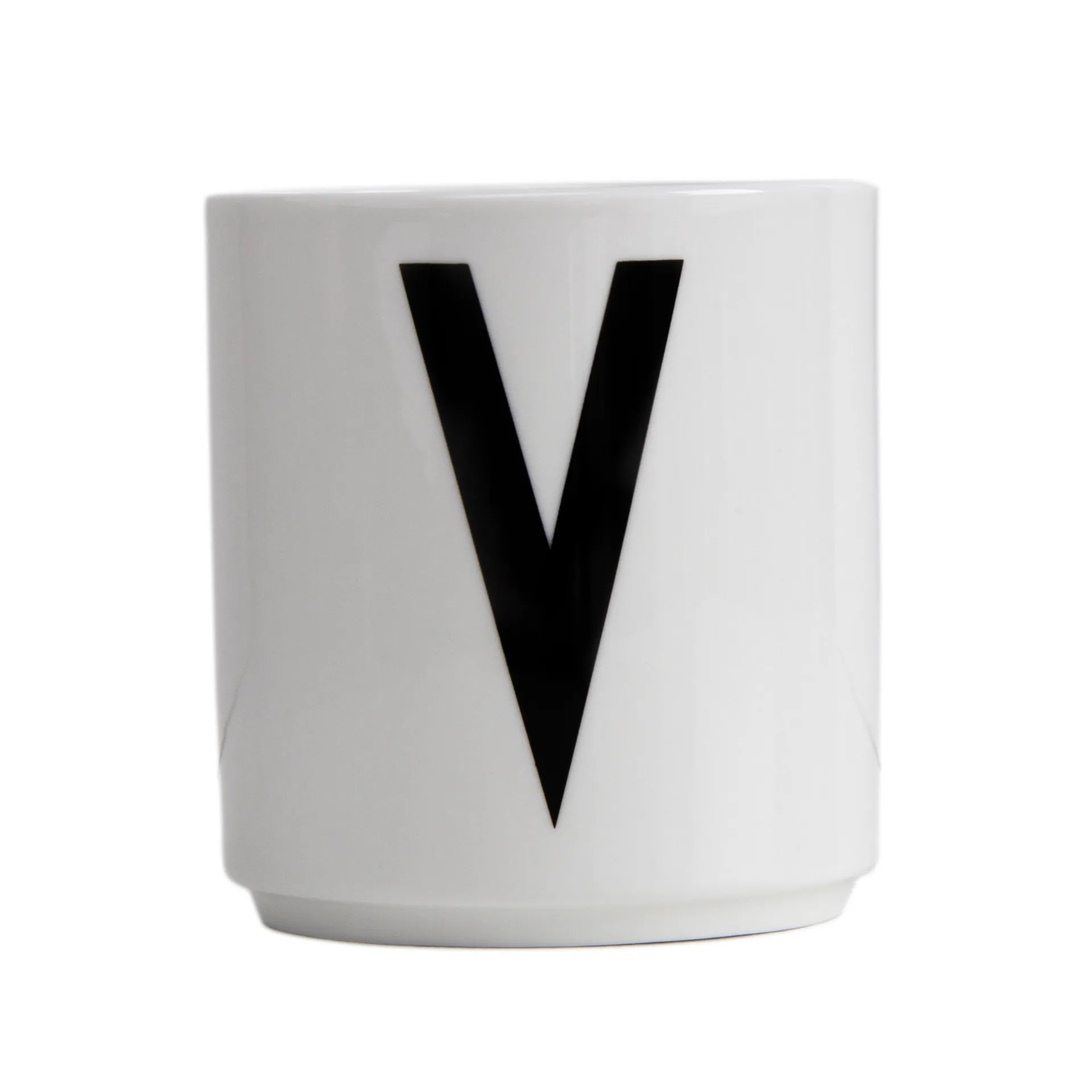 Taza con letra Design Letters, V Design Letters