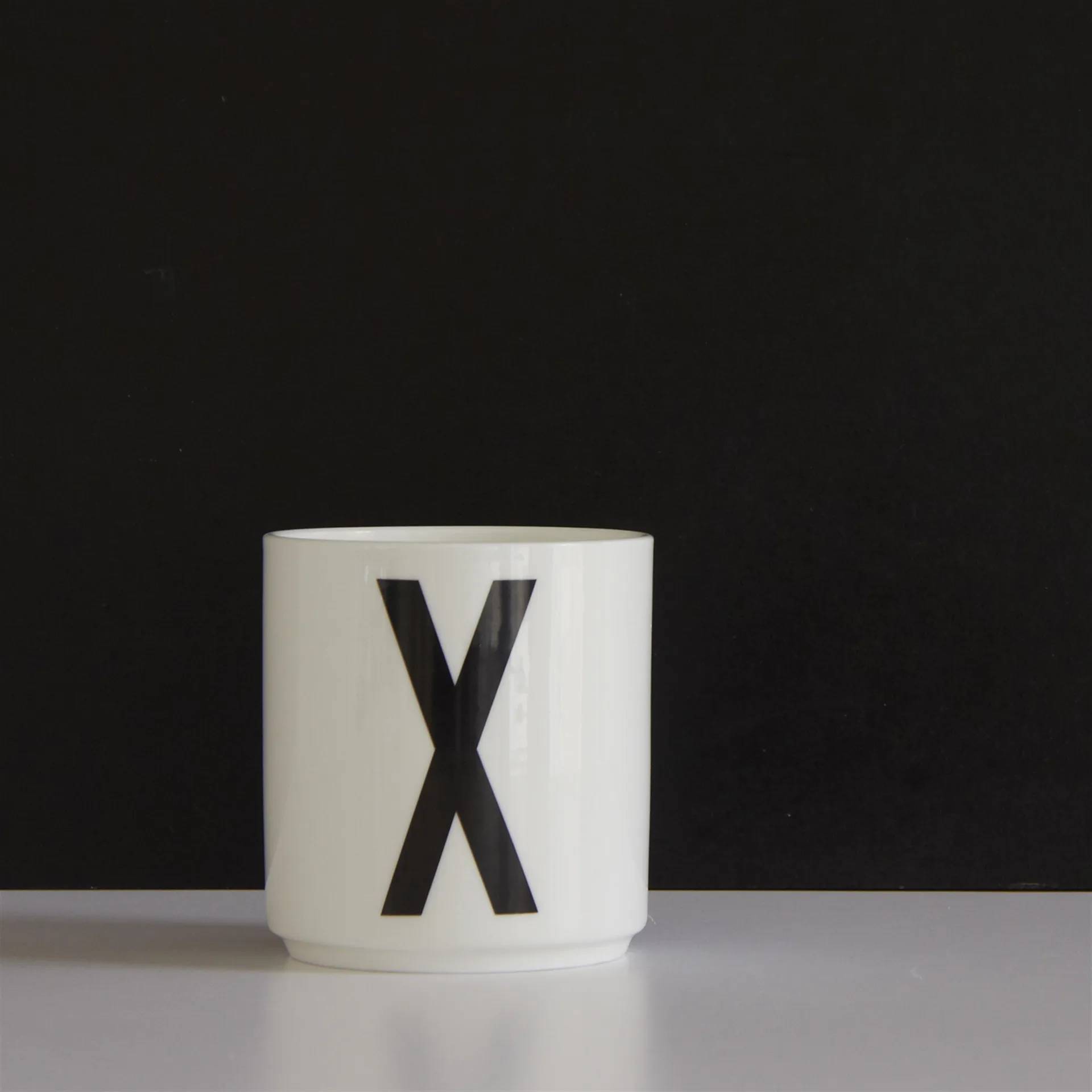 Taza con letra Design Letters, X Design Letters