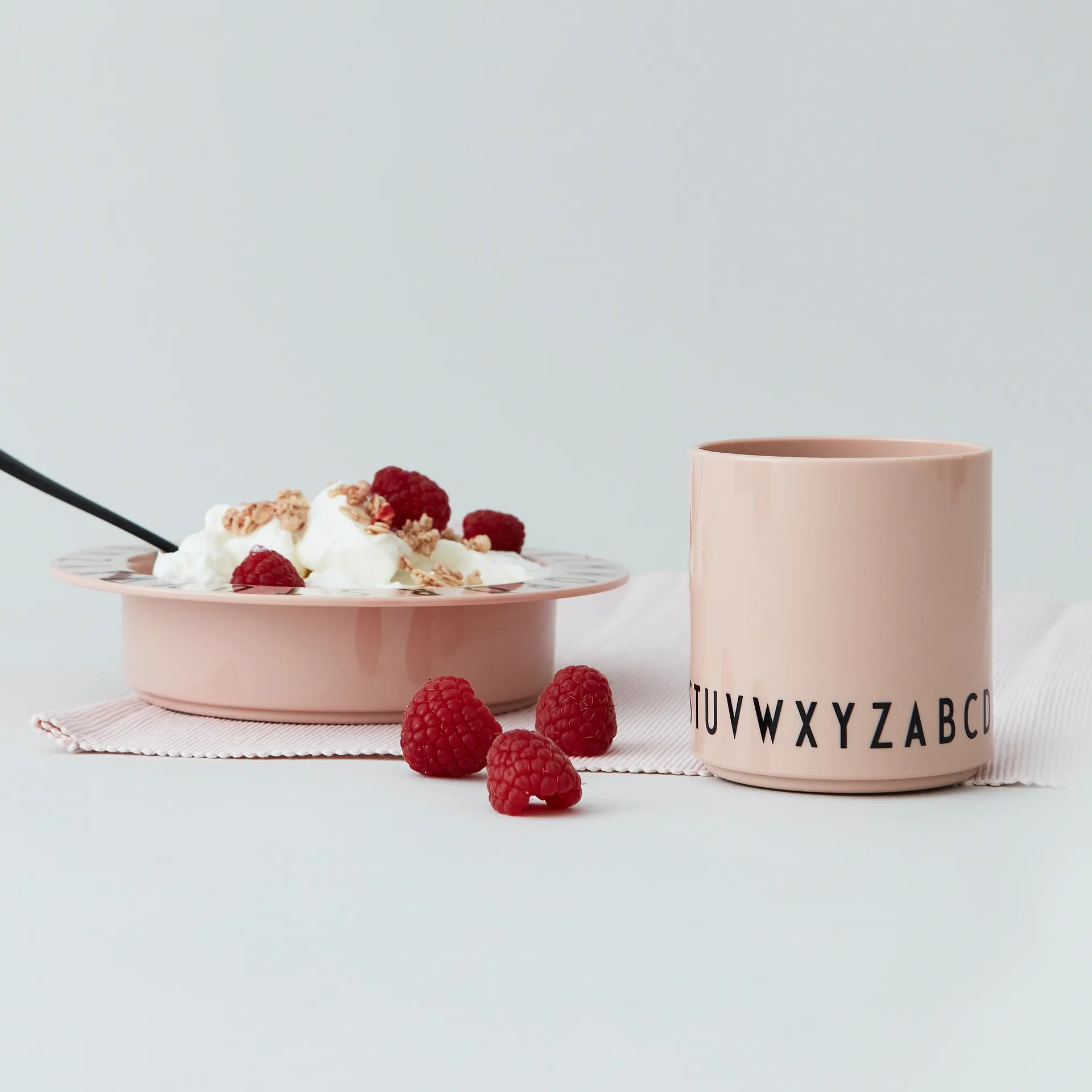 Taza infantil Eat & Learn, Nude Design Letters