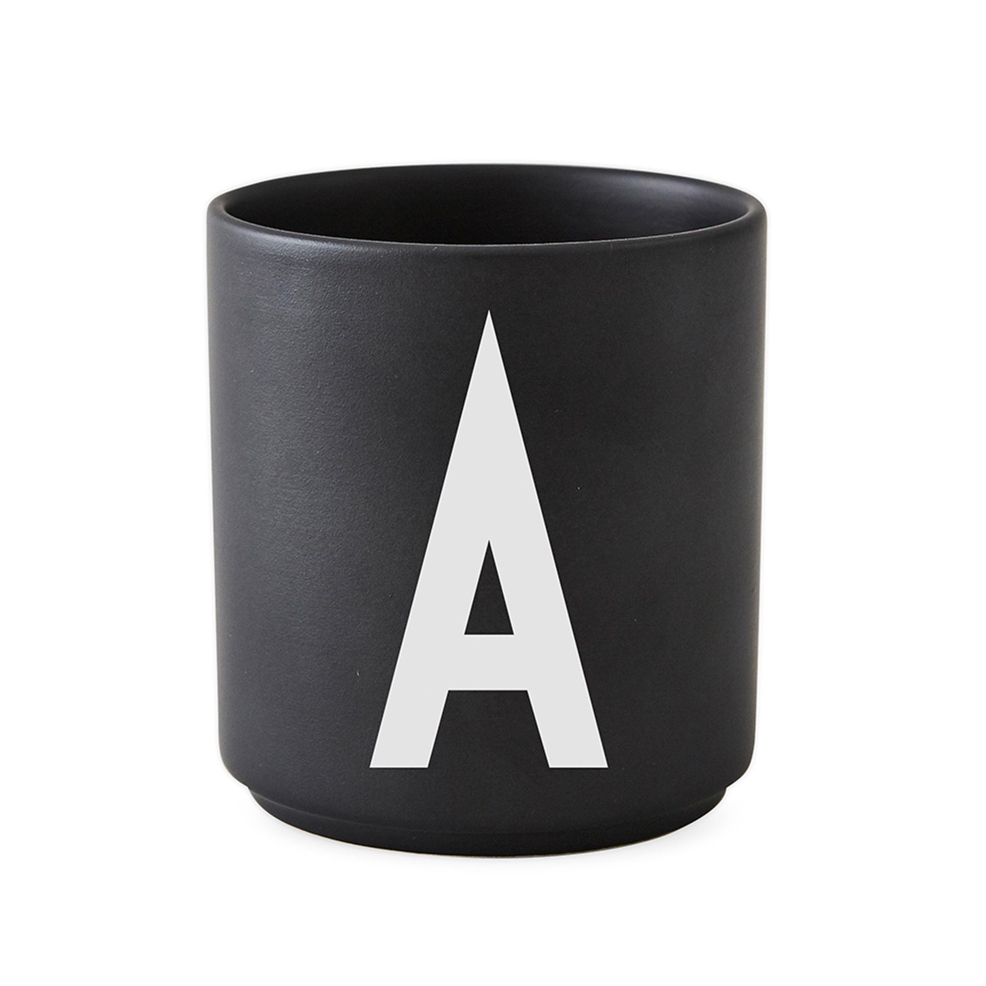 Taza negra Design Letters, A Design Letters