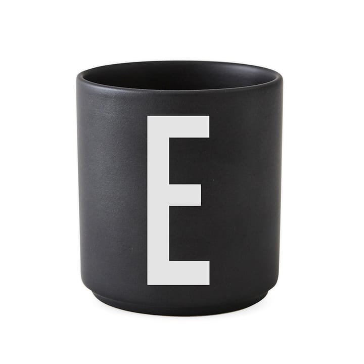 Taza negra Design Letters - E - Design Letters