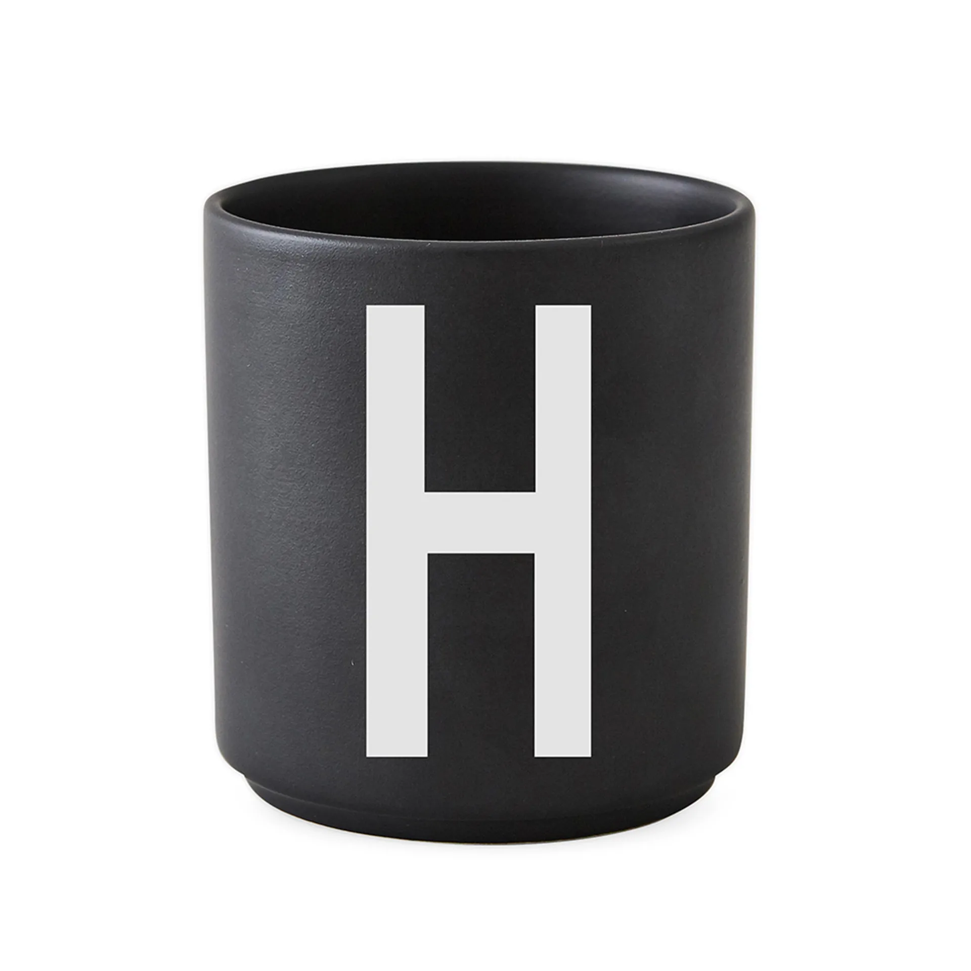 Taza negra Design Letters, H Design Letters