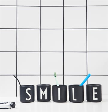 Taza negra Design Letters - L - Design Letters