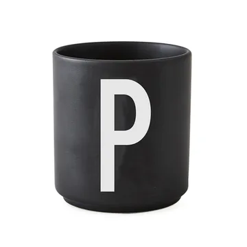 Taza negra Design Letters - P - Design Letters
