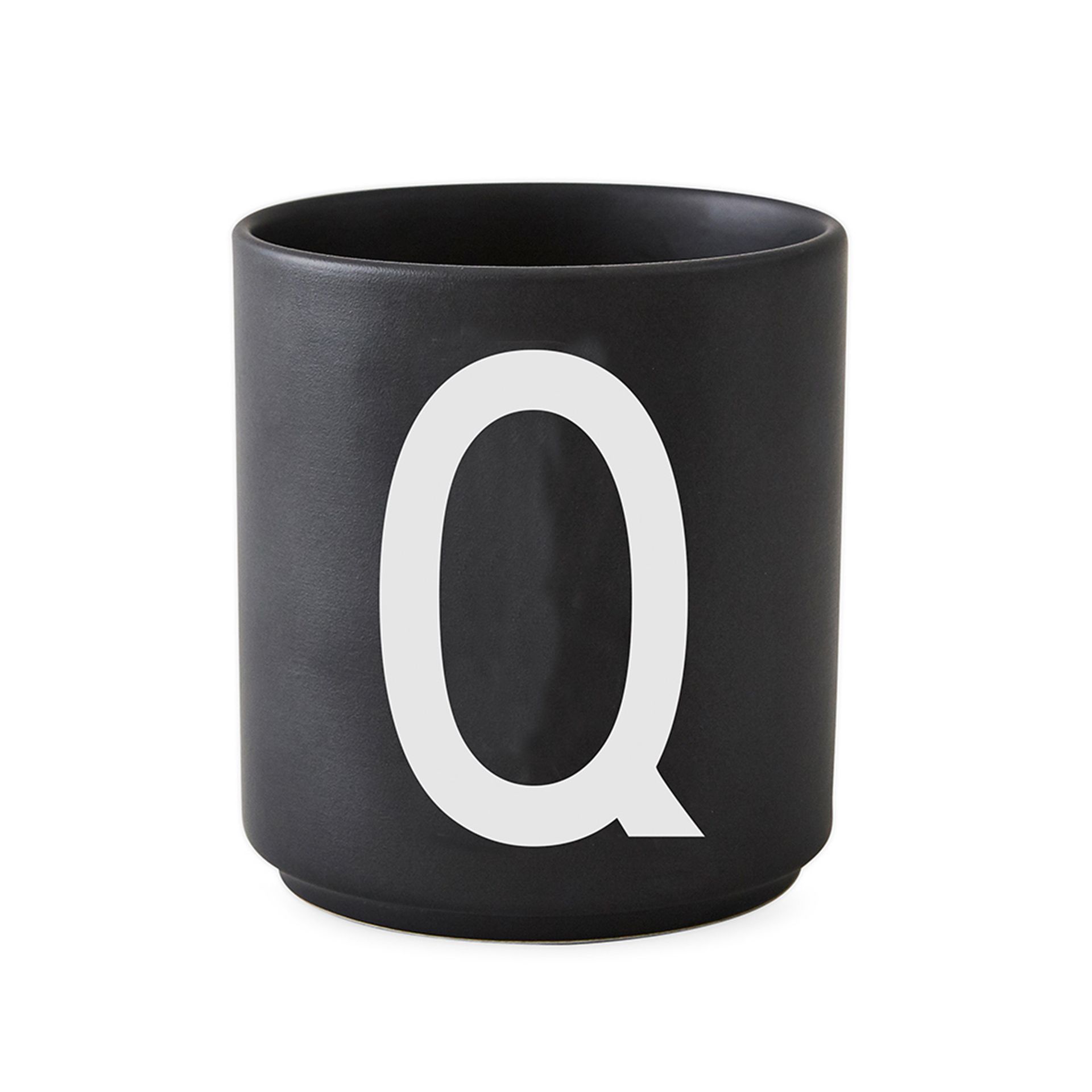 Taza negra Design Letters, Q Design Letters