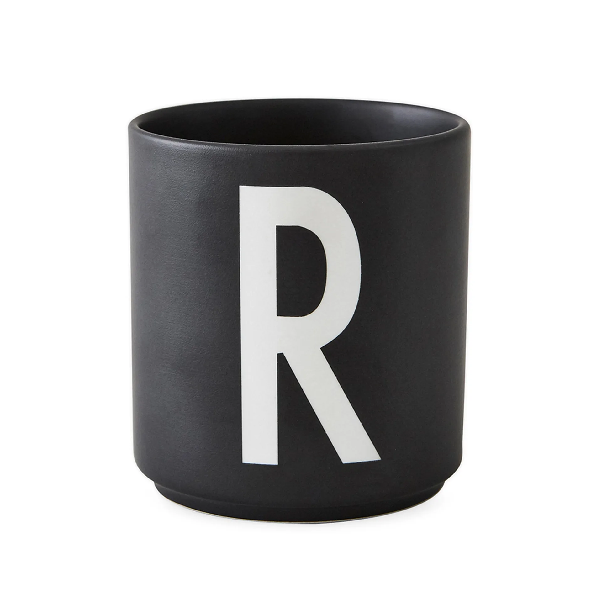 Taza negra Design Letters, R Design Letters