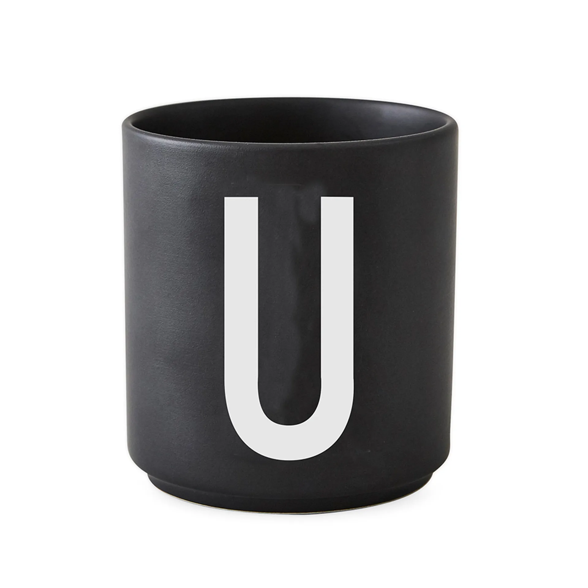 Taza negra Design Letters, U Design Letters