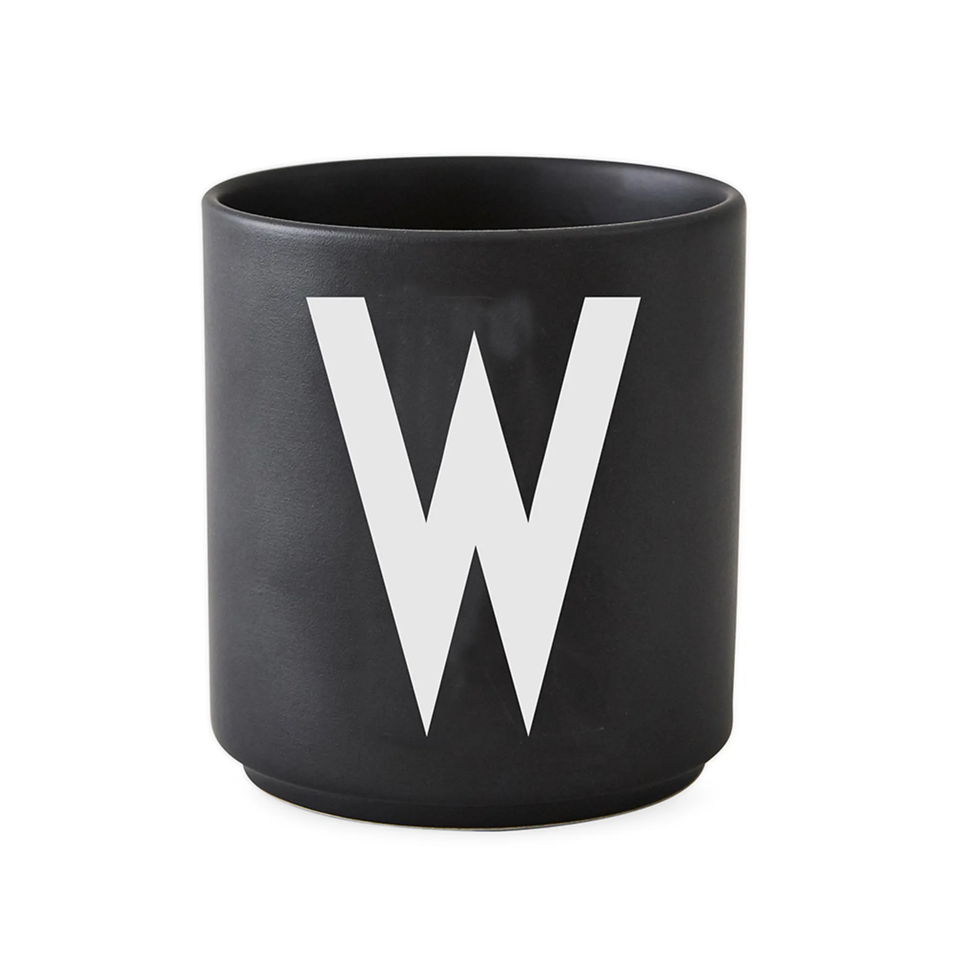 Taza negra Design Letters, W Design Letters