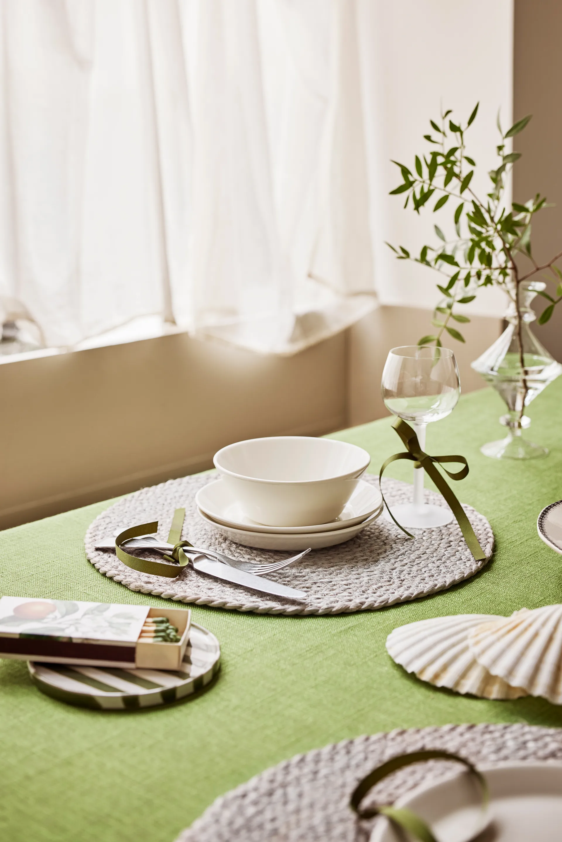 Mantel individual Elin Ø38 cm, Silver grey Dixie