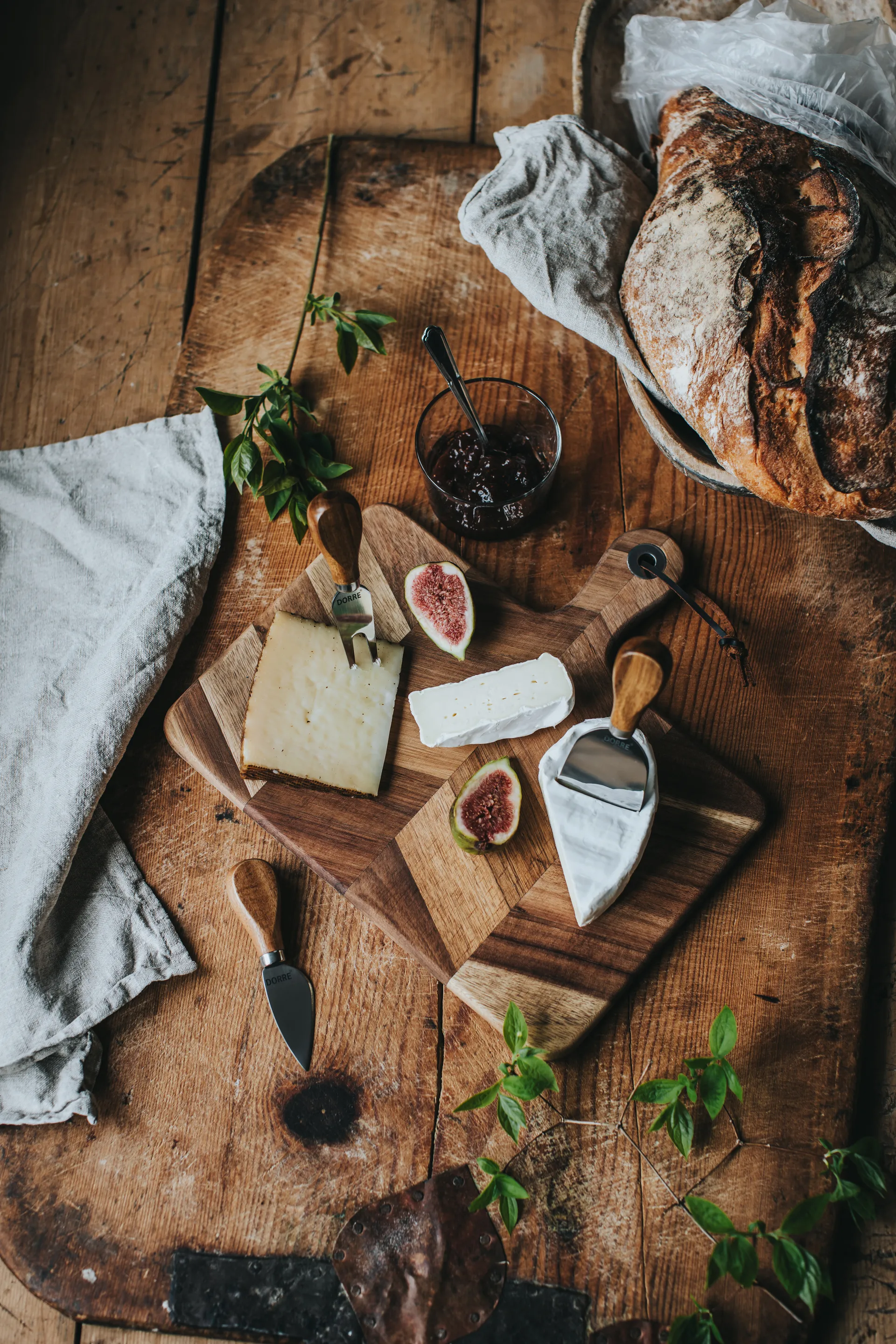 Bandeja para queso Ollie con patrón de espiga, 4 piezas, FSC acacia Dorre