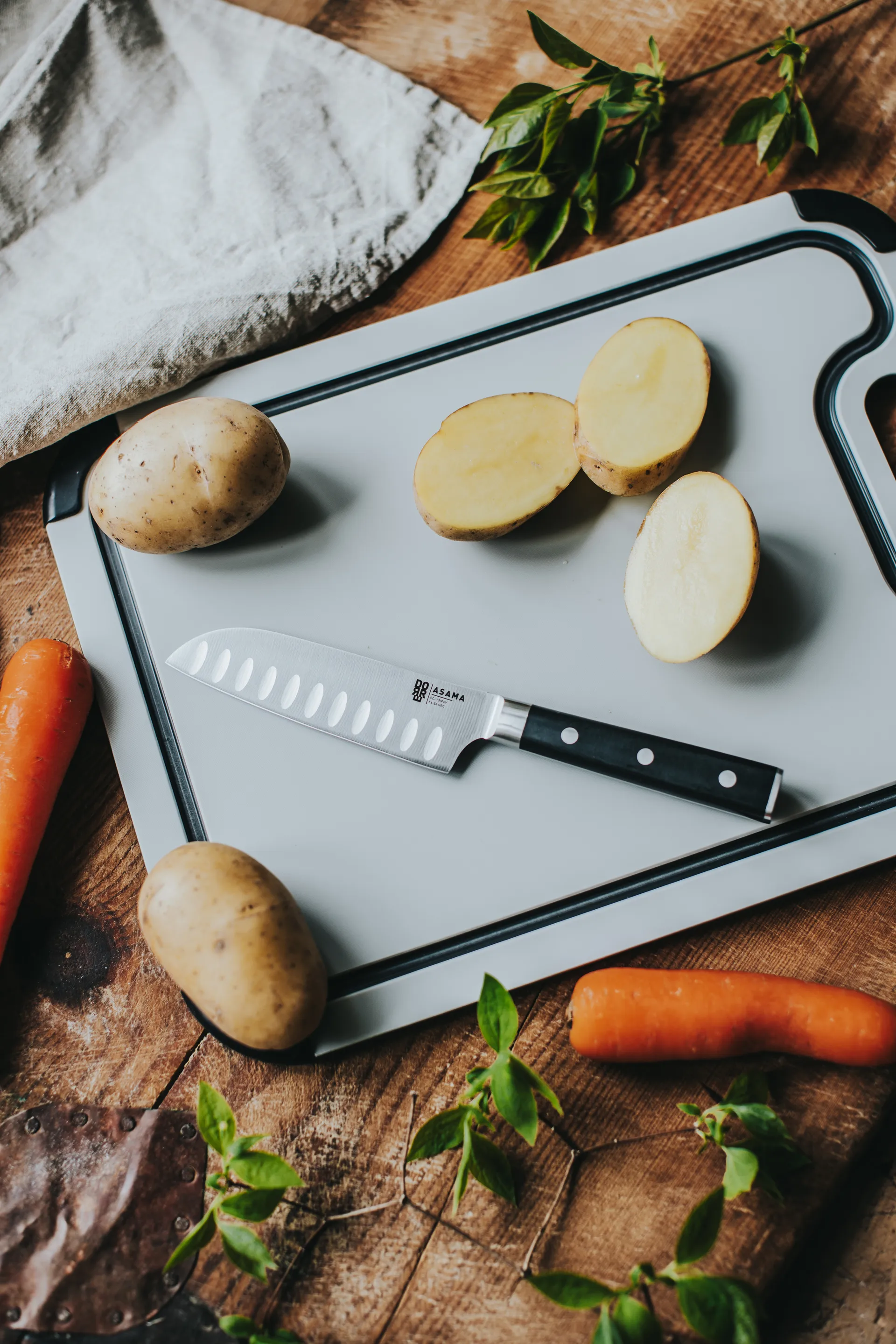 Cuchillo Santoku Asama 13 cm, Tirador negro Dorre