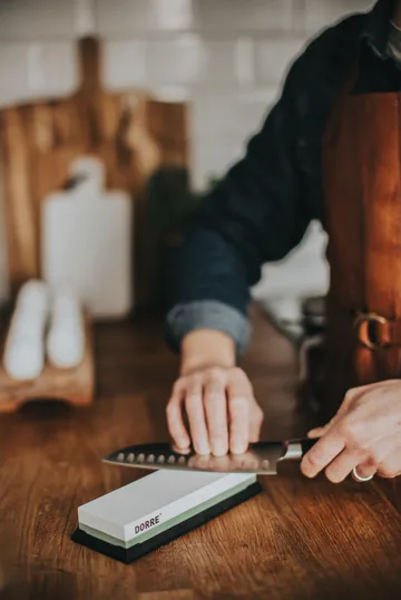 Piedra de afilar Suri con base de goma 18x6x3 cm - 1000/3000 granos - Dorre