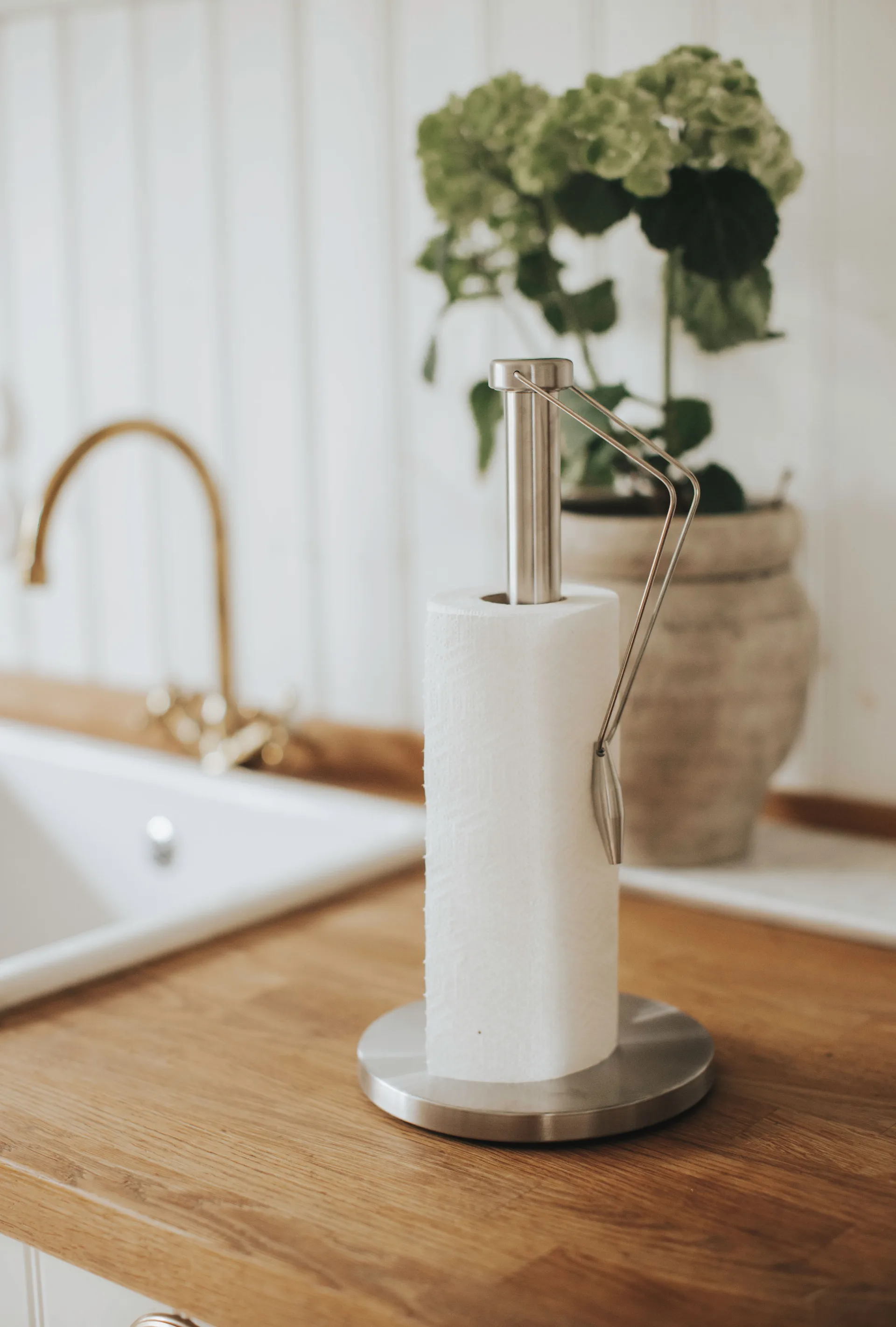 Portarrollos de papel cocina Alnes 36 cm, acero inoxidable Dorre