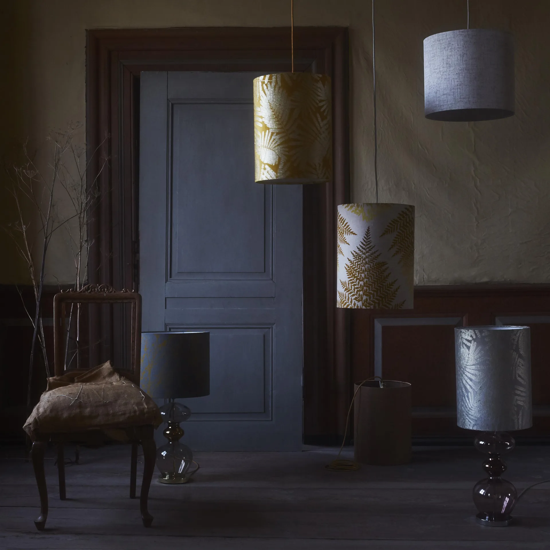 Pie de lámpara Futura, Obsidian EBB & FLOW