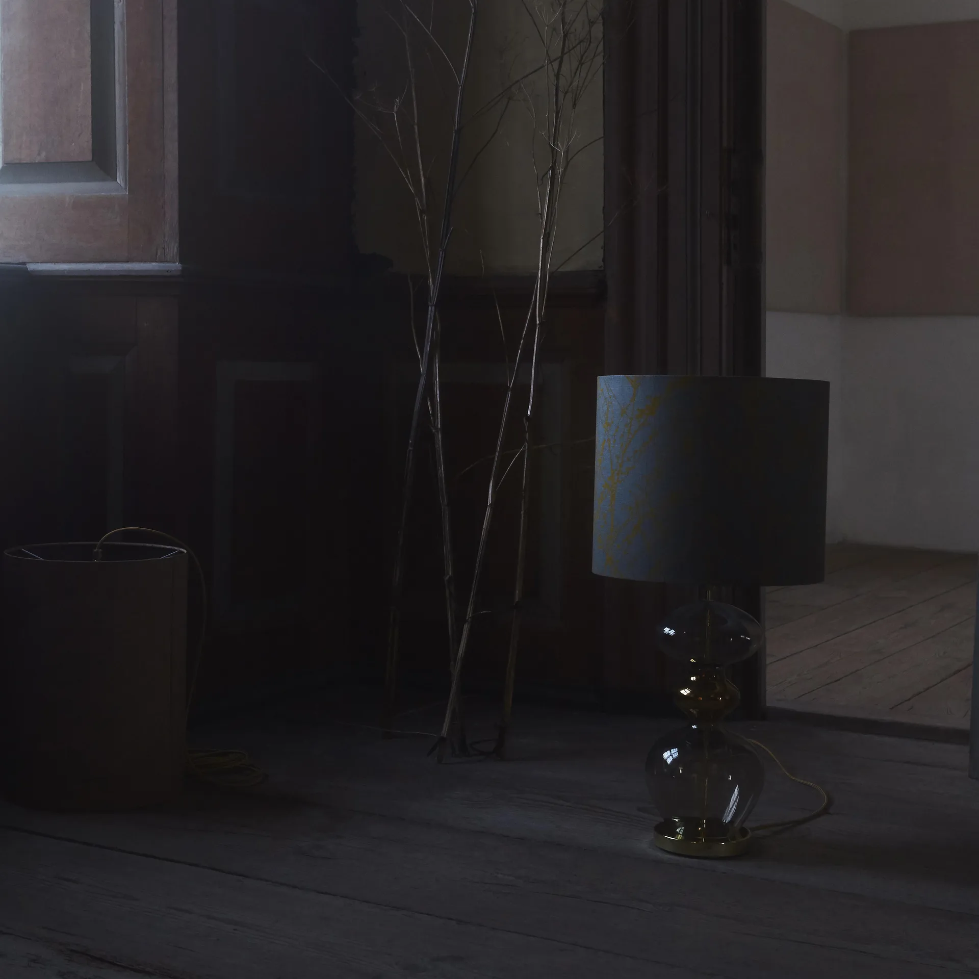 Pie de lámpara Futura, transparente con cable dorado EBB & FLOW