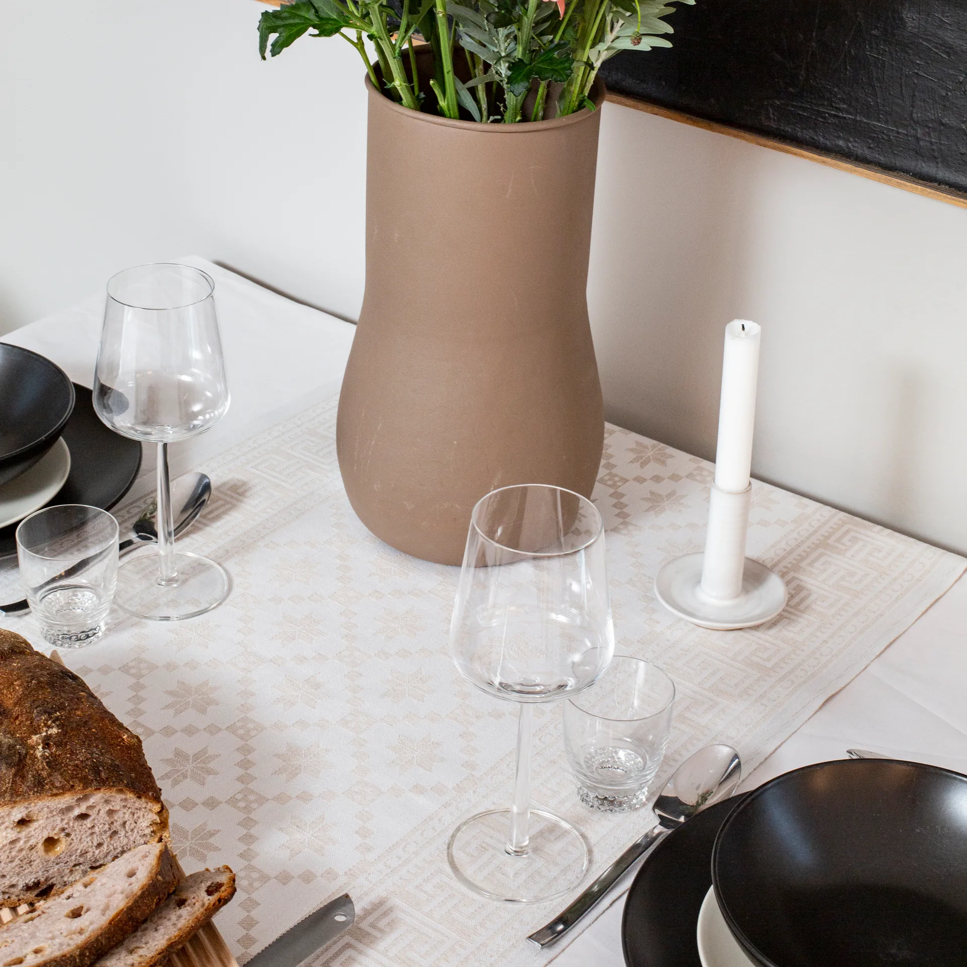 Camino de mesa Åttebladrose 50x150 cm, Beige Ekelund Linneväveri