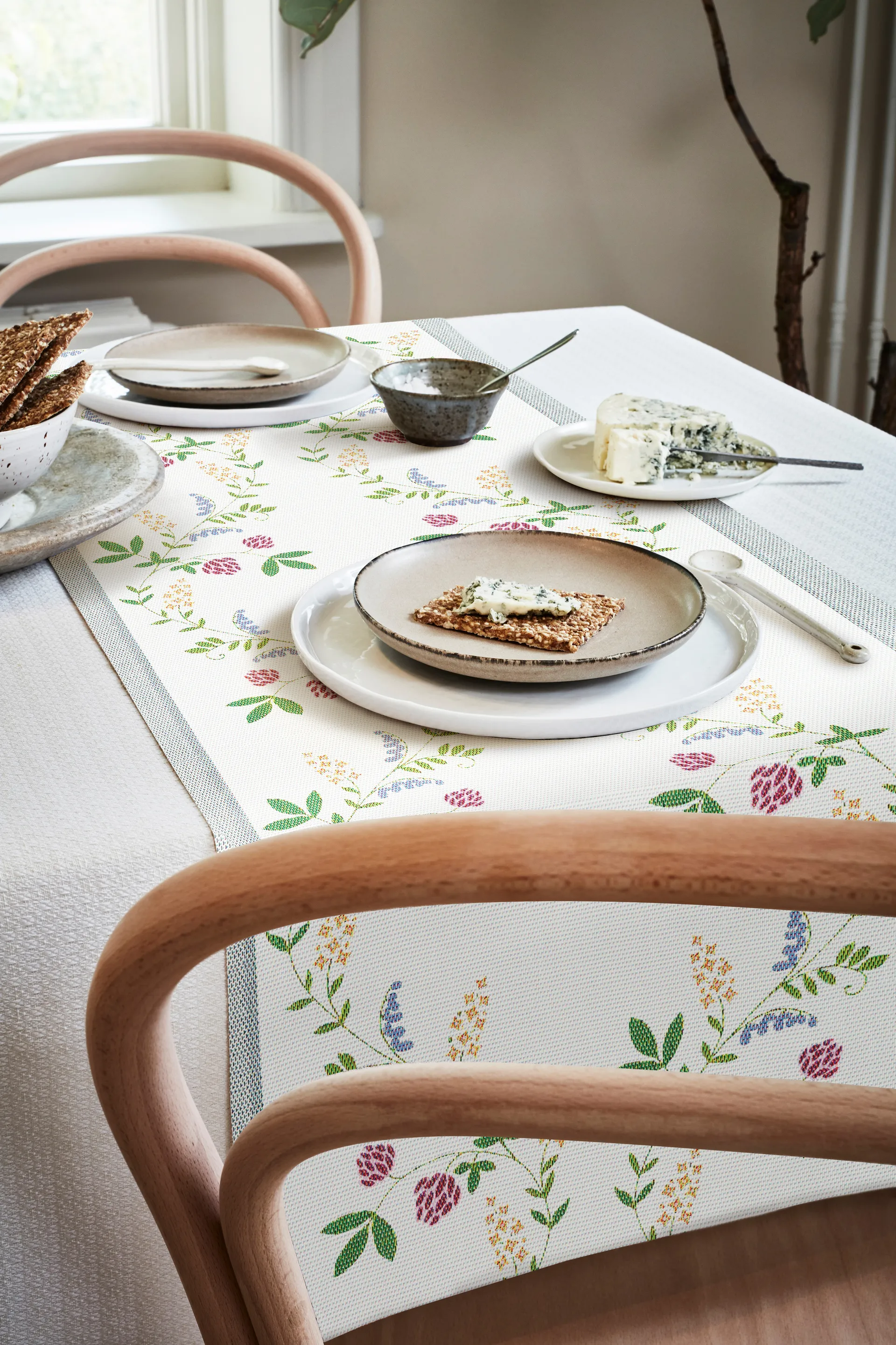 Camino de mesa Summer flowers, 35x120 cm Ekelund Linneväveri