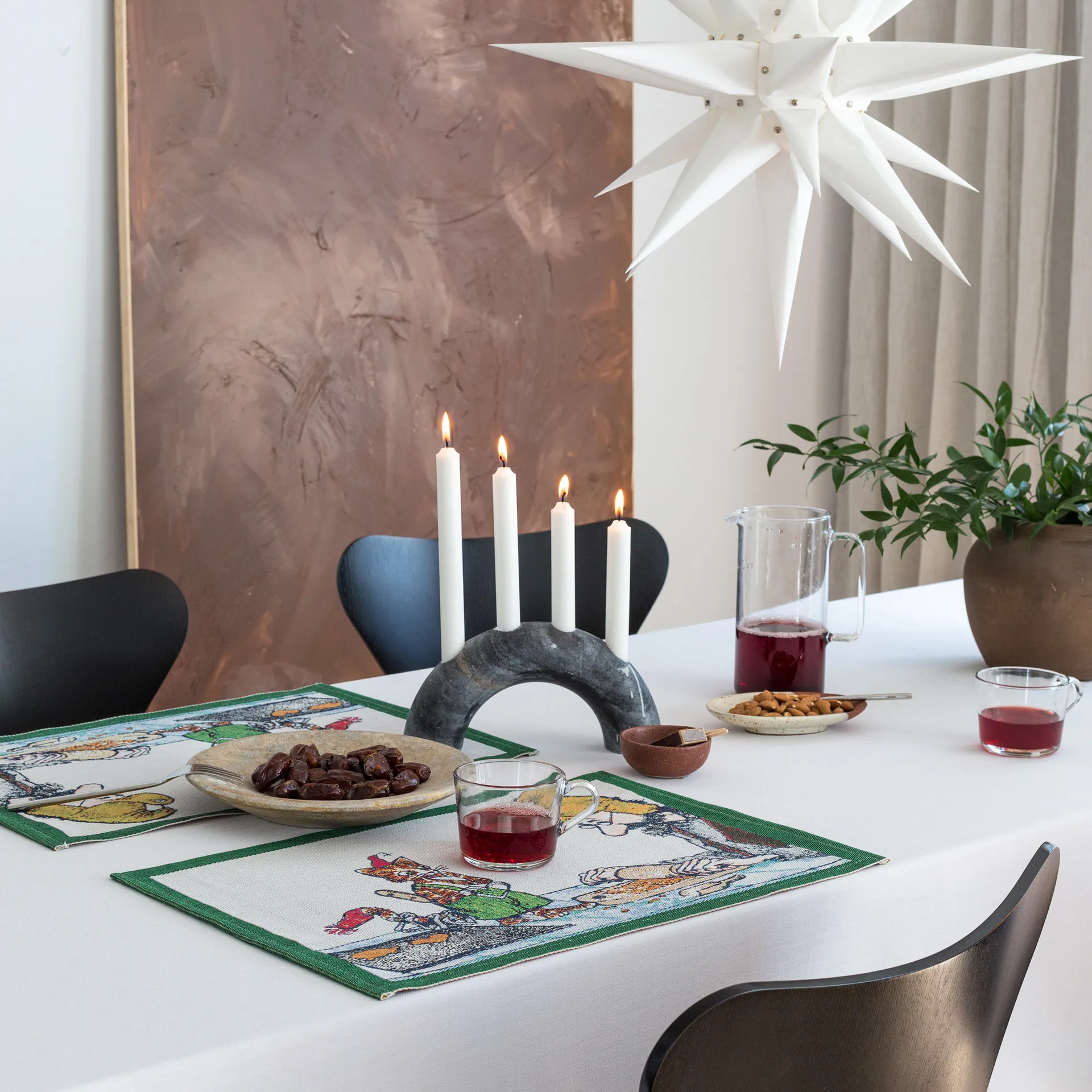 Mantel individual Pettson & Findus 35x48 cm, Horneando galletas de jengibre Ekelund Linneväveri