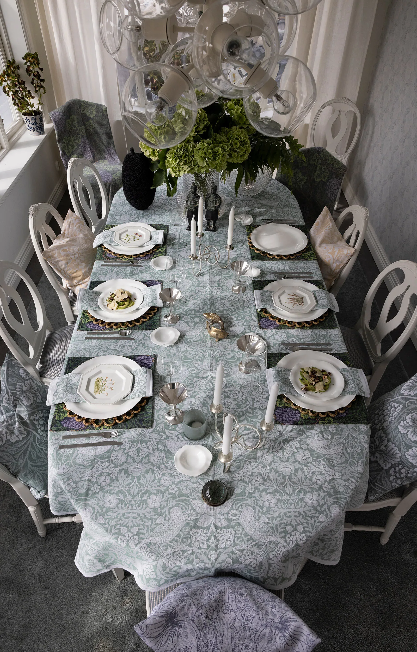 Mantel Strawberry Thief 150x300 cm, Verde Ekelund Linneväveri