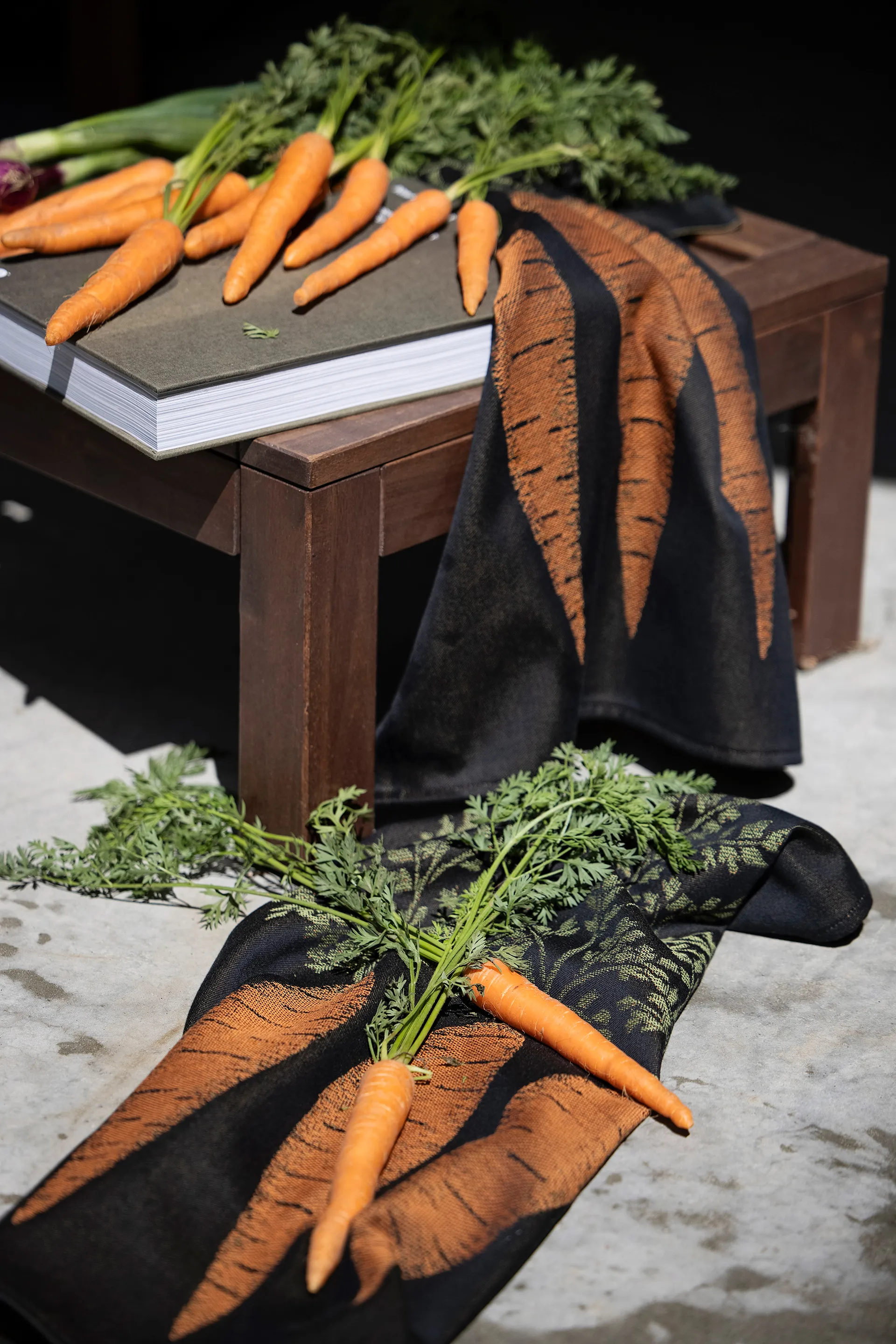 Paño de cocina Morot 48x70 cm, Negro-naranja Ekelund Linneväveri