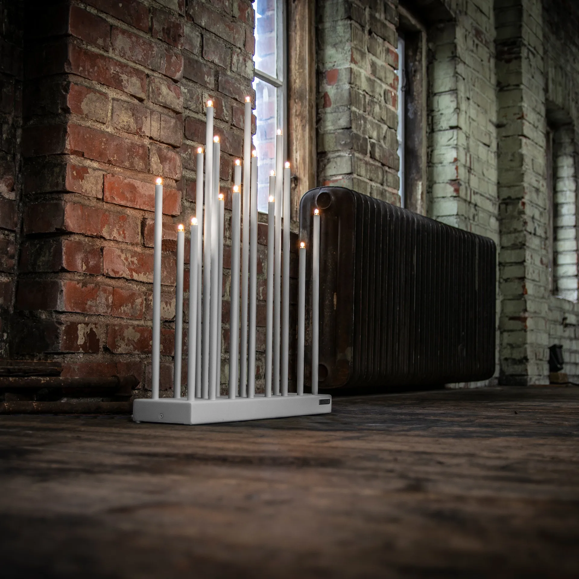 Candelabro eléctrico Elflugan Grande, Gris claro Elflugan