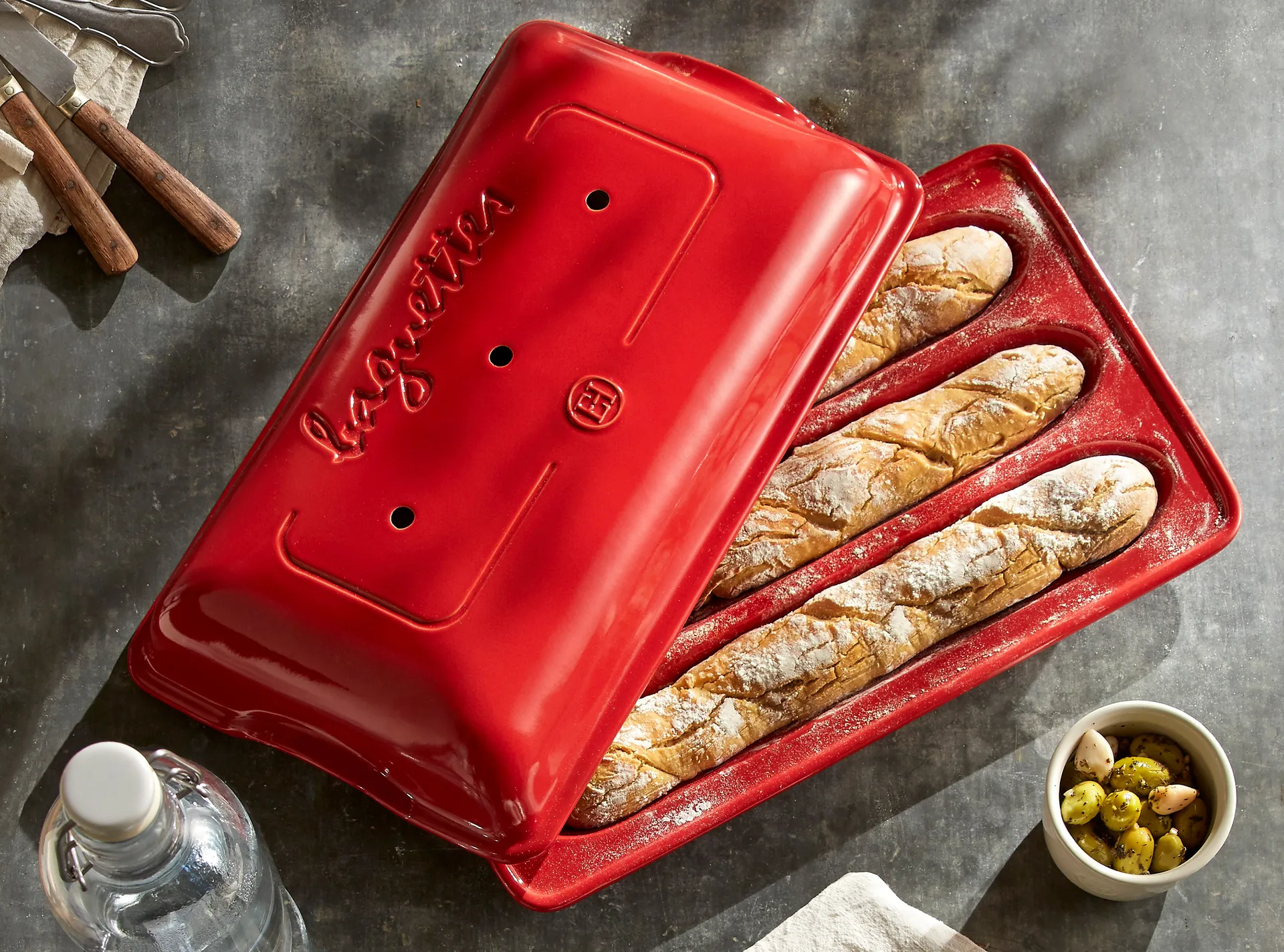 Molde para baguette Emile Henry, Rojo Emile Henry