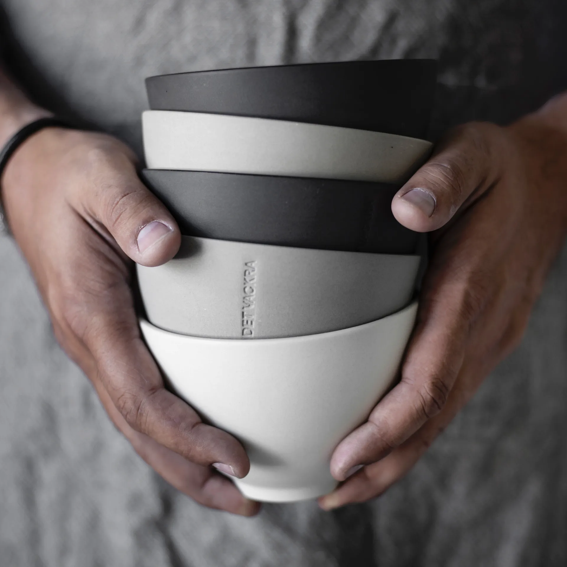 4 Boles con cita Ernst, gris ERNST