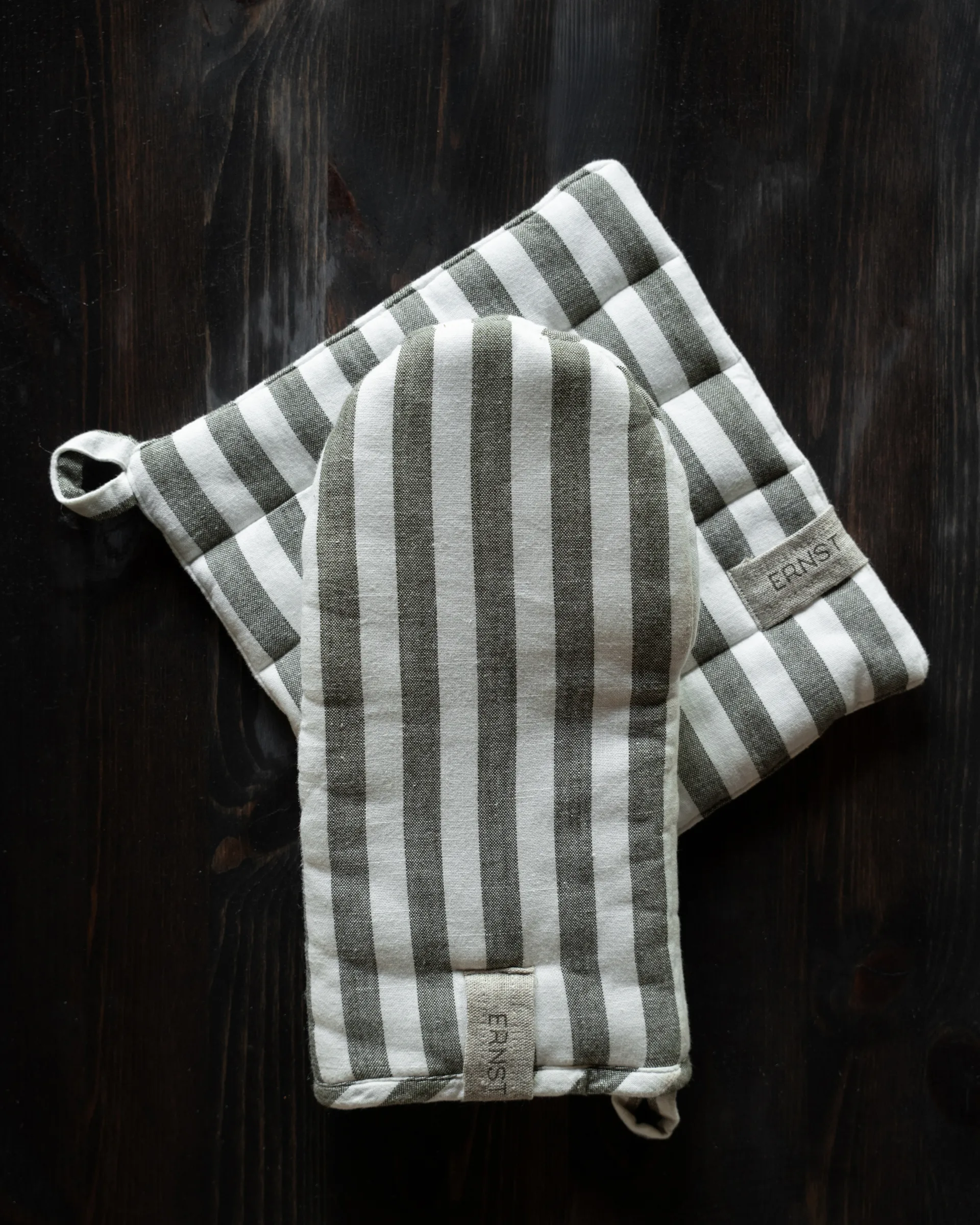 Agarradera Ernst rayas anchas 23x25 cm, Salvia-blanco ERNST