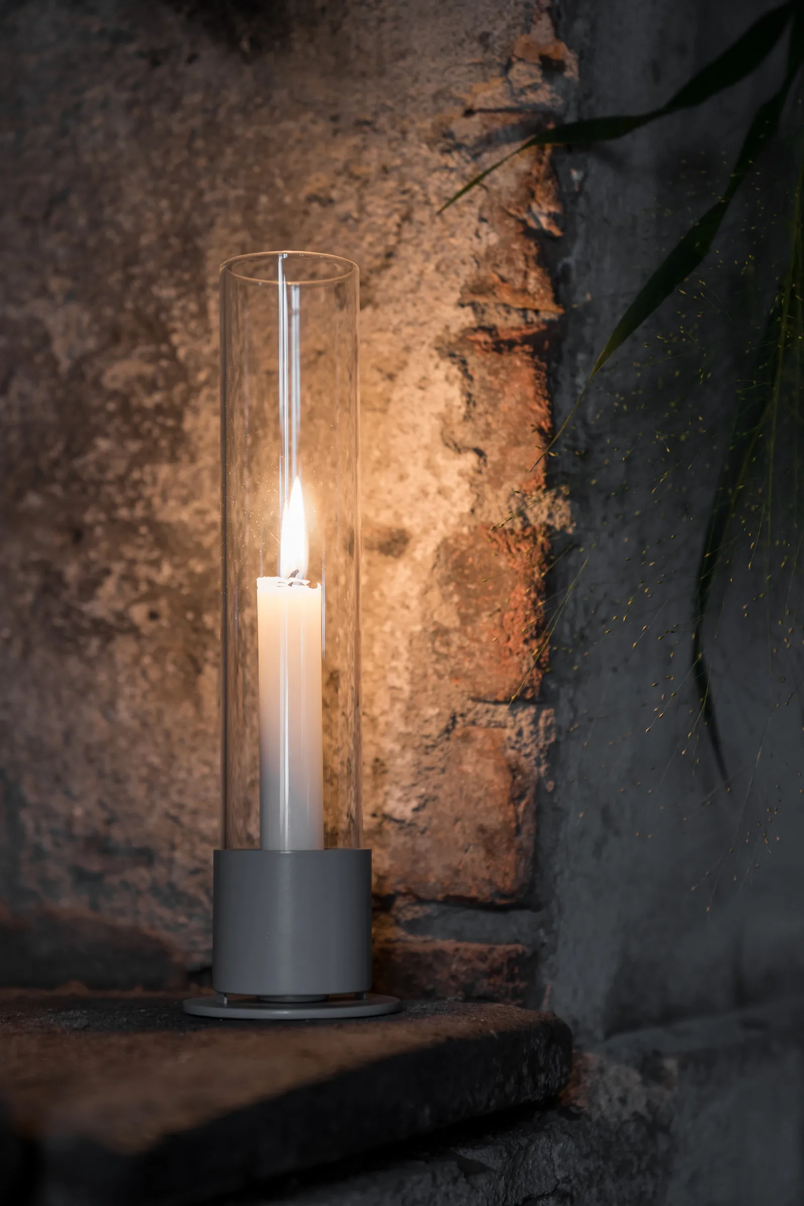 Candelabro Ernst cilindro de vidrio Ø7,5 cm, Marrón topo ERNST