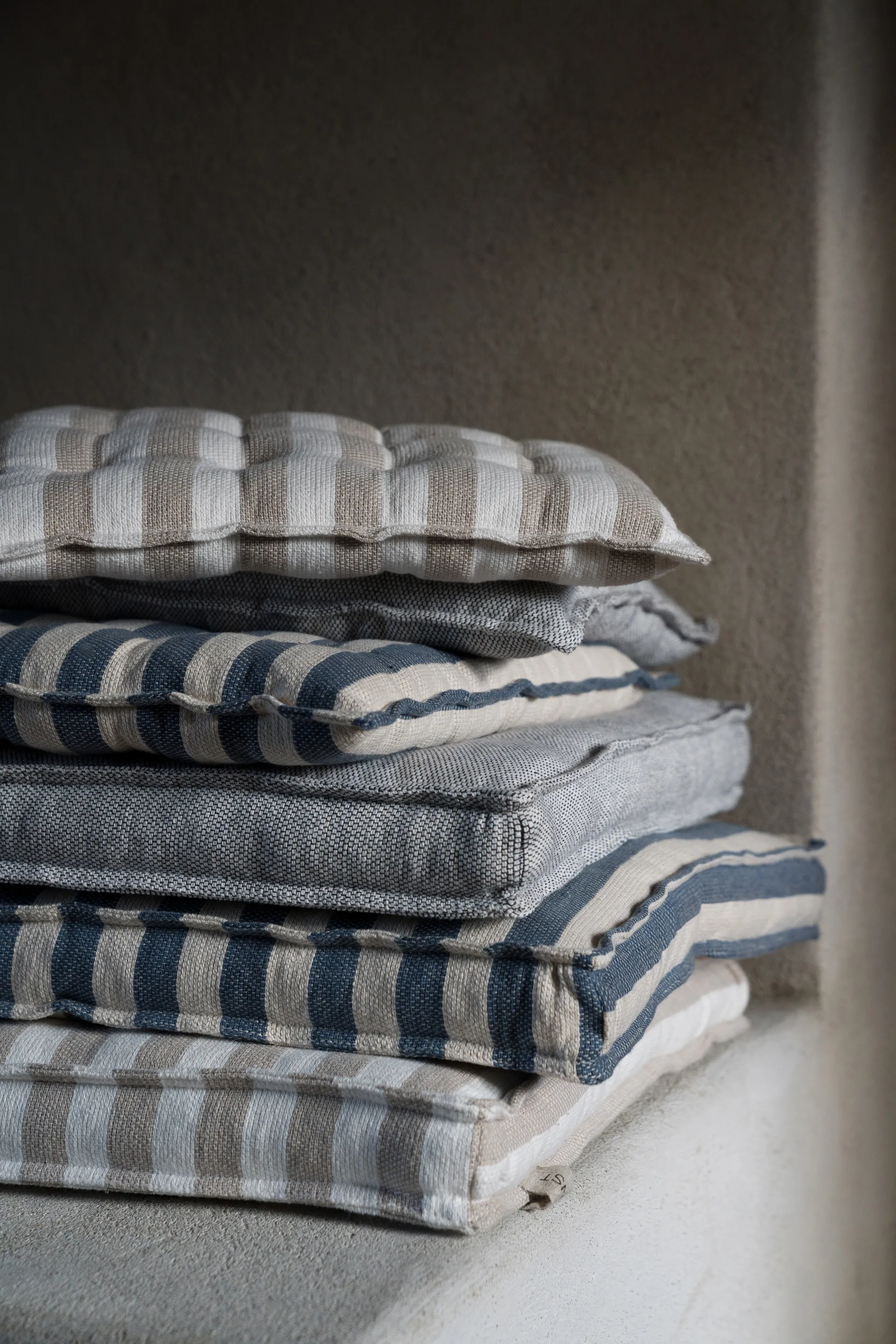 Cojín para asiento Ernst 45x45 cm, Blanco-azul ERNST