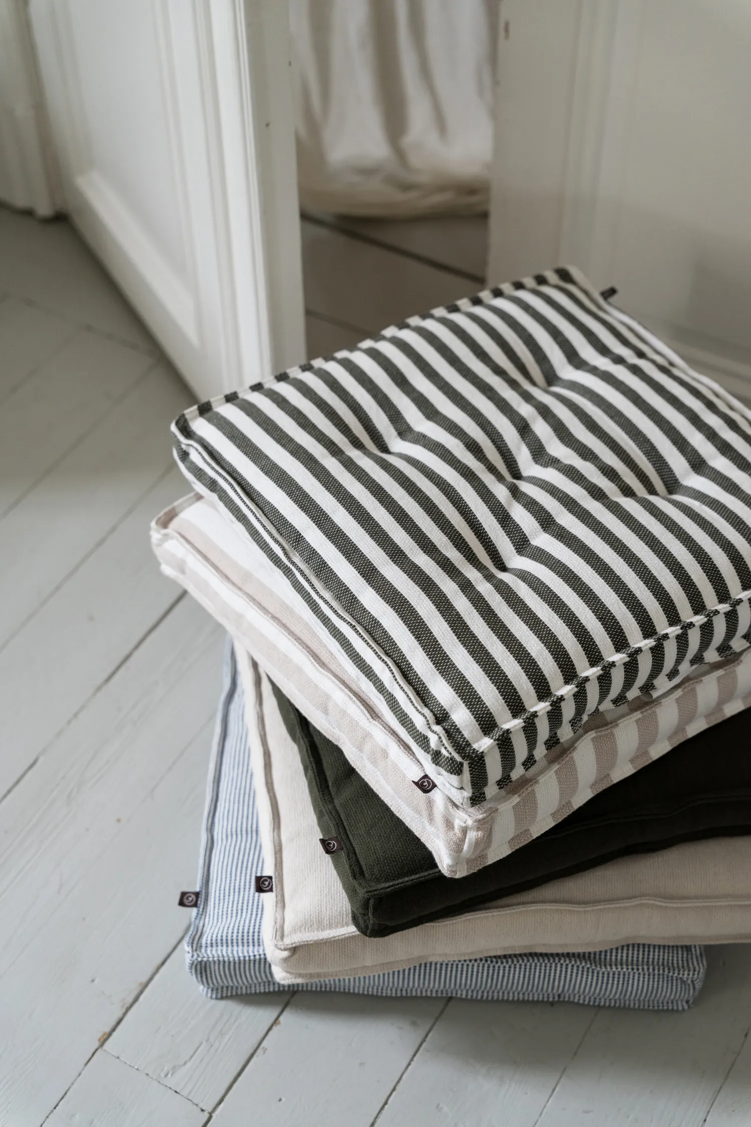 Cojín para asiento Ernst 45x45 cm, Salvia-blanco ERNST