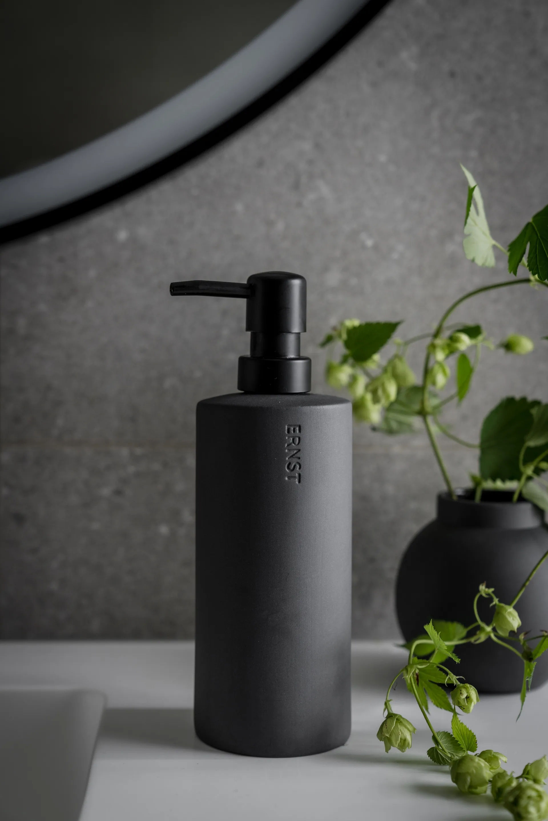 Dispensador de jabón Ernst 50 cl, Gris oscuro ERNST