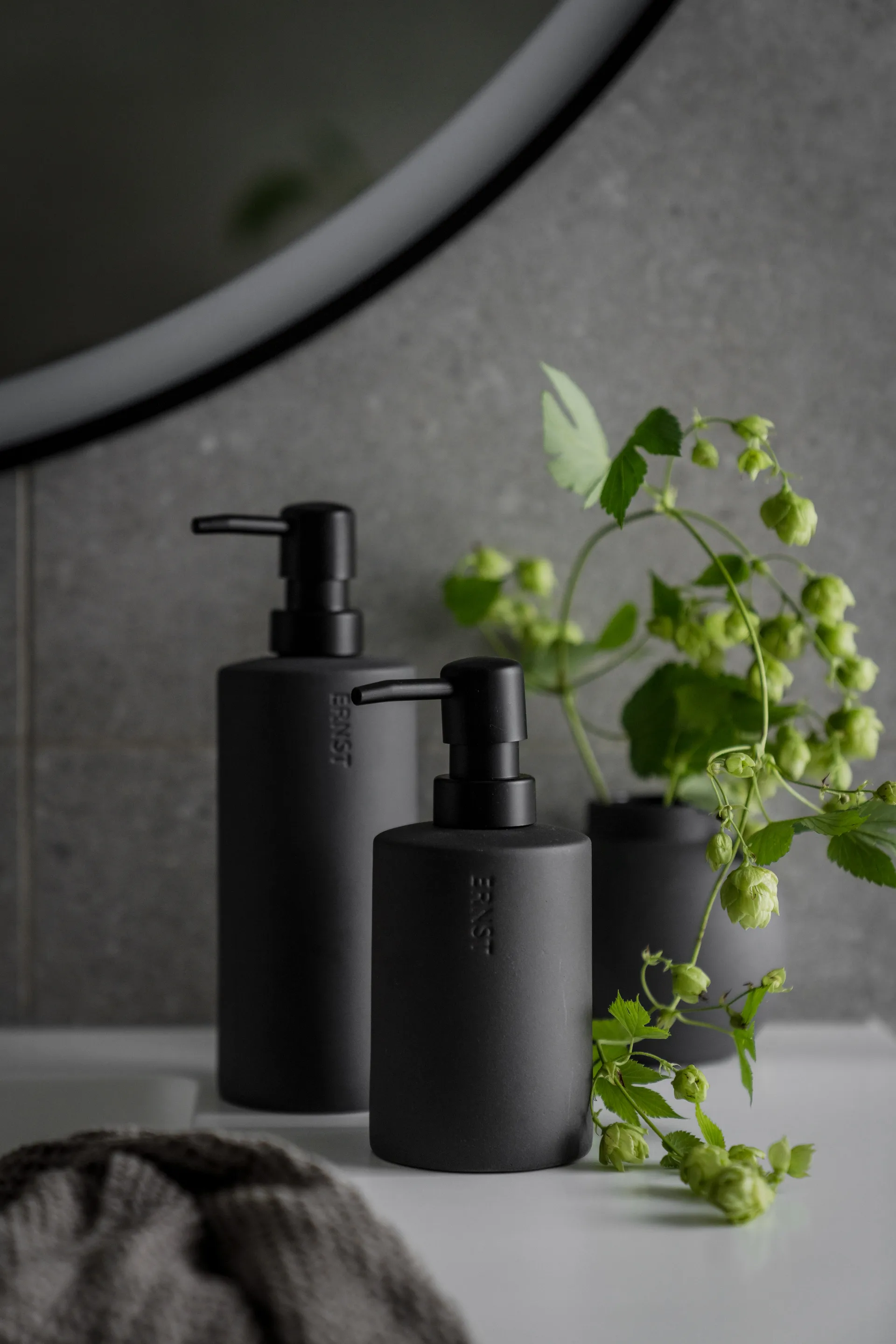 Dispensador de jabón Ernst 50 cl, Gris oscuro ERNST