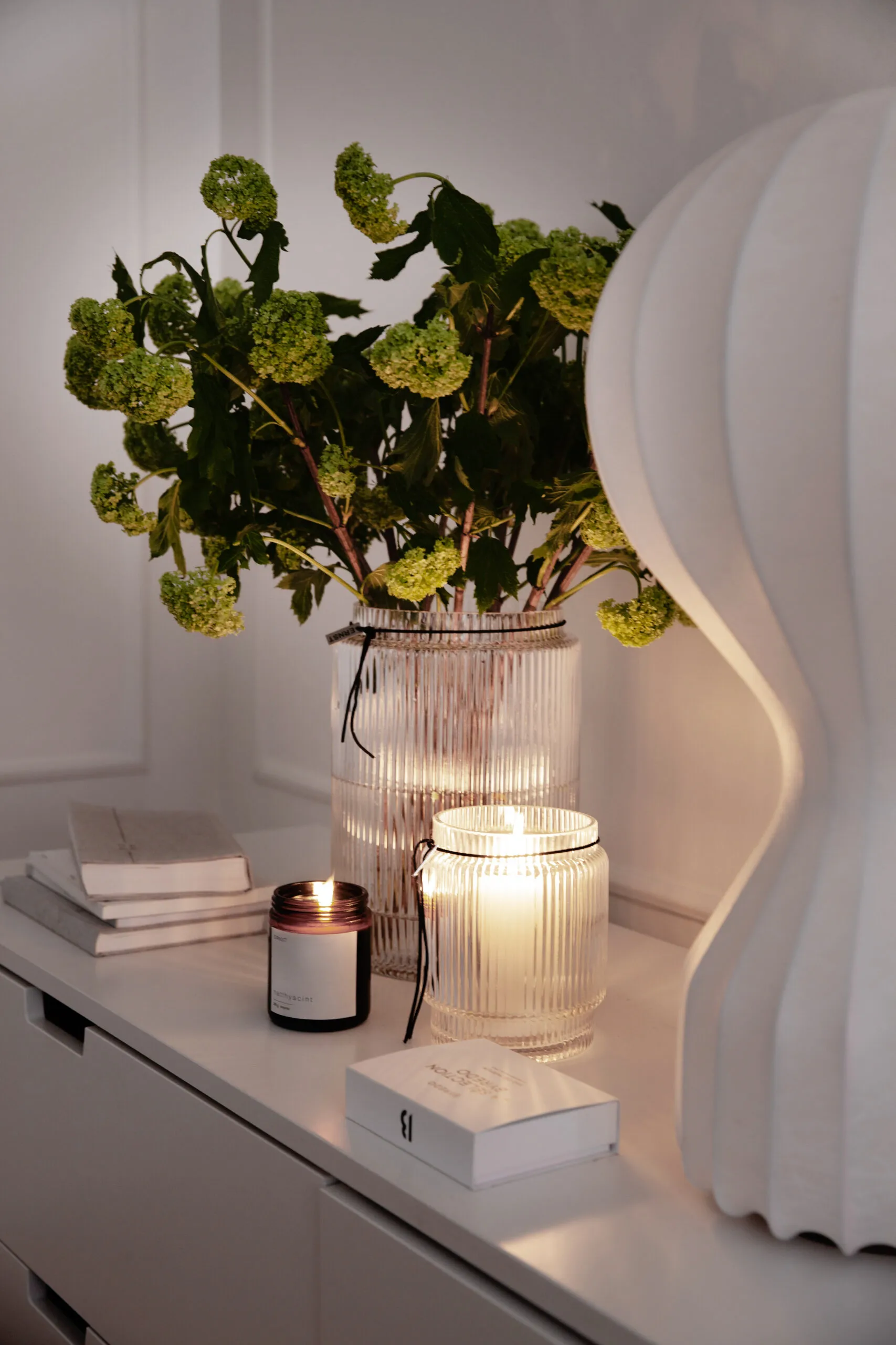 Jarrón de vidrio transparente Ernst acanalado, Ø19,5 cm x h28 cm ERNST