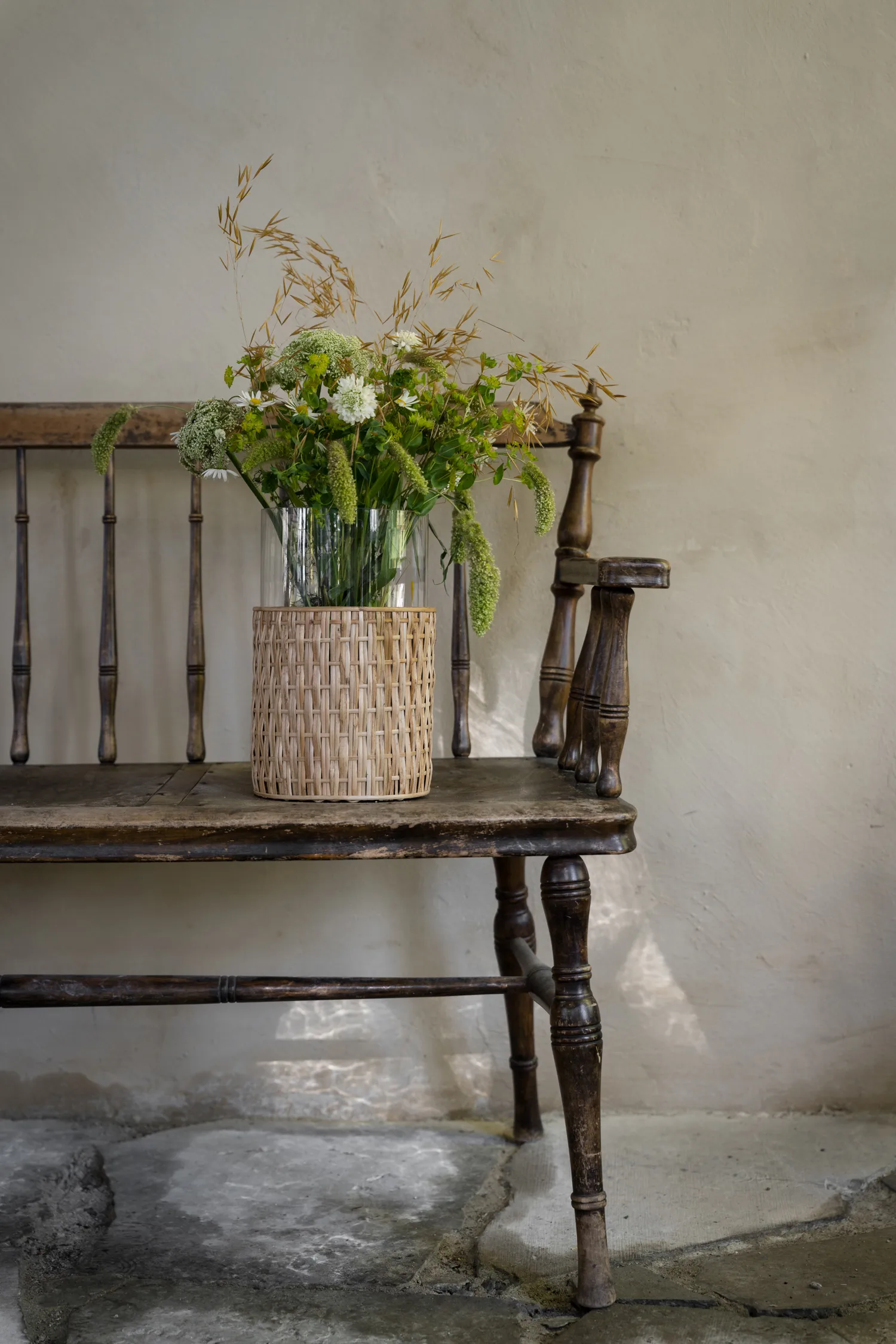 Jarrón/portavelas Ernst en cesta, Natural, Ø18×30 cm ERNST