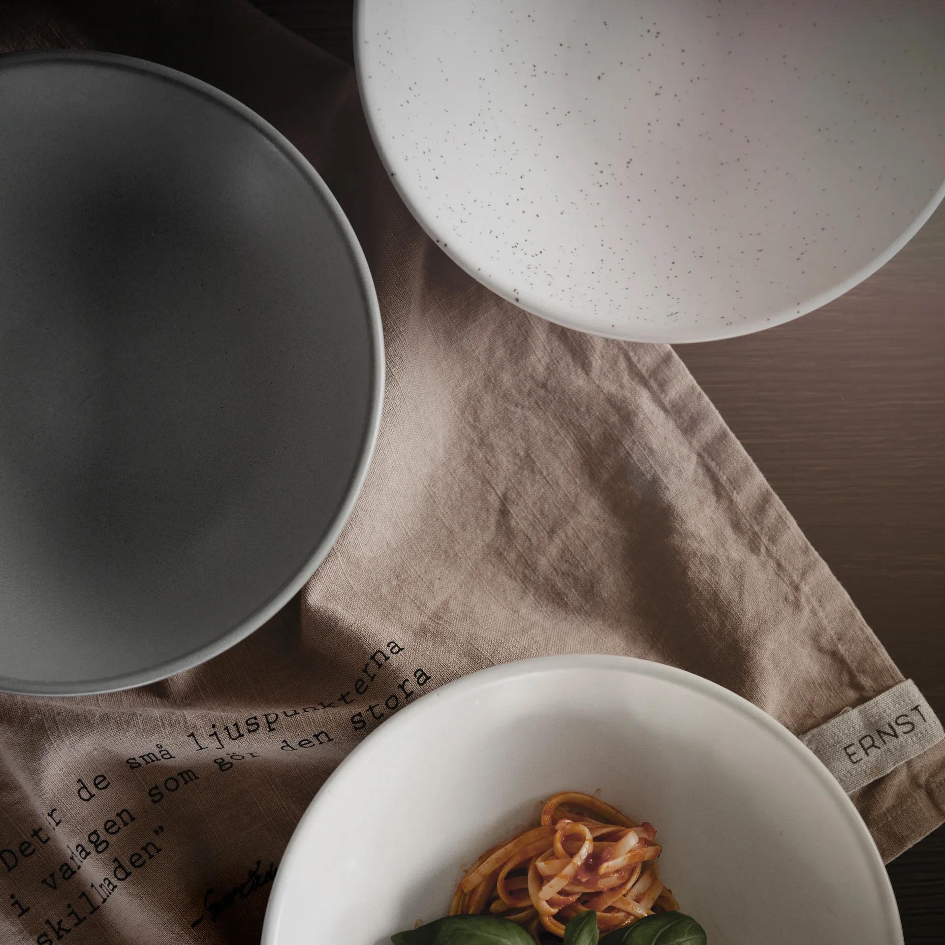 Plato hondo Ernst 22 cm, Prickig-blanco ERNST