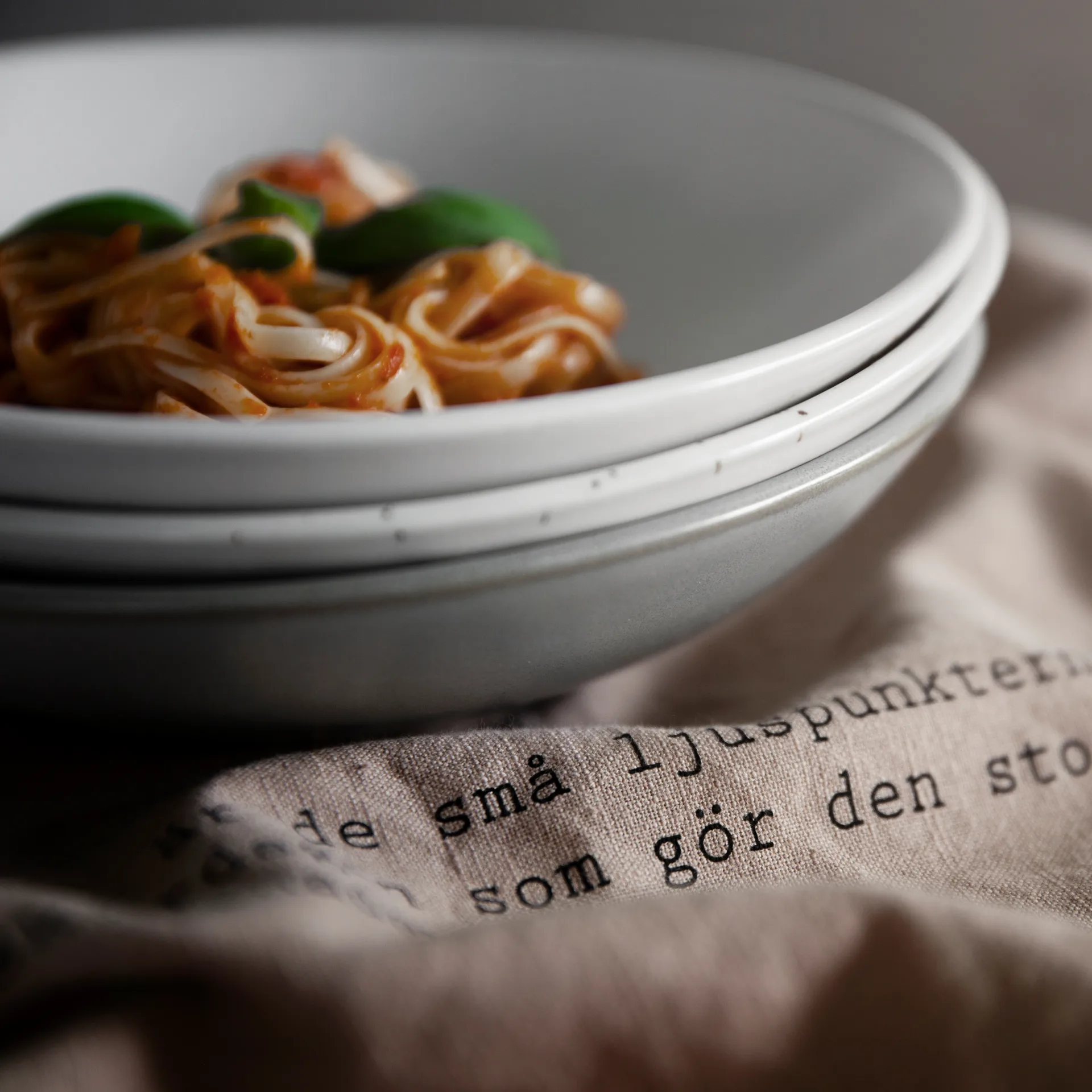 Plato hondo Ernst 22 cm, Prickig-blanco ERNST