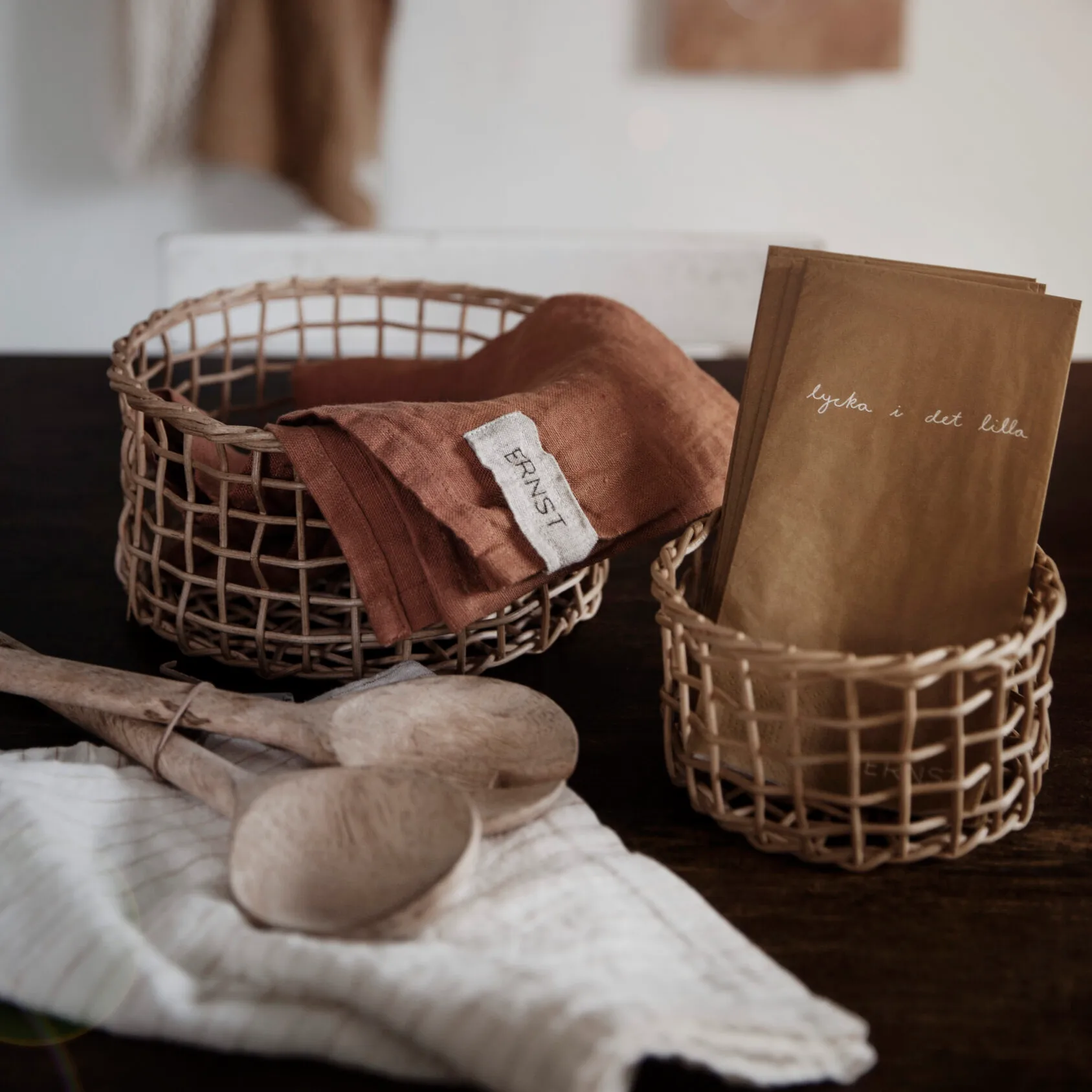 Servilleta con cita Ernst Lycka i det lilla, set de 20, blanco-gris ERNST