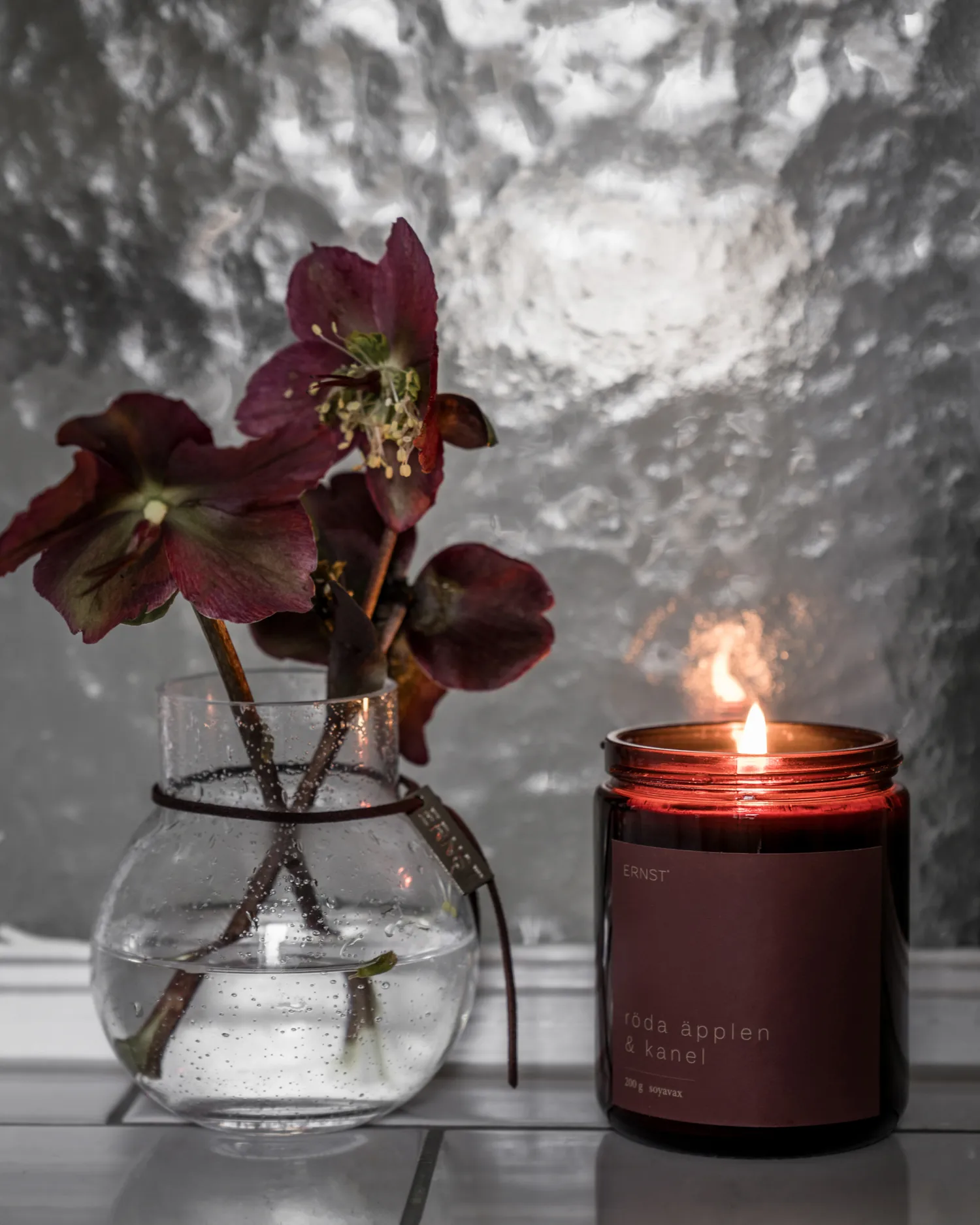 Vela perfumada con tapa Ernst Ø9 cm, Manzanas rojas-canela ERNST