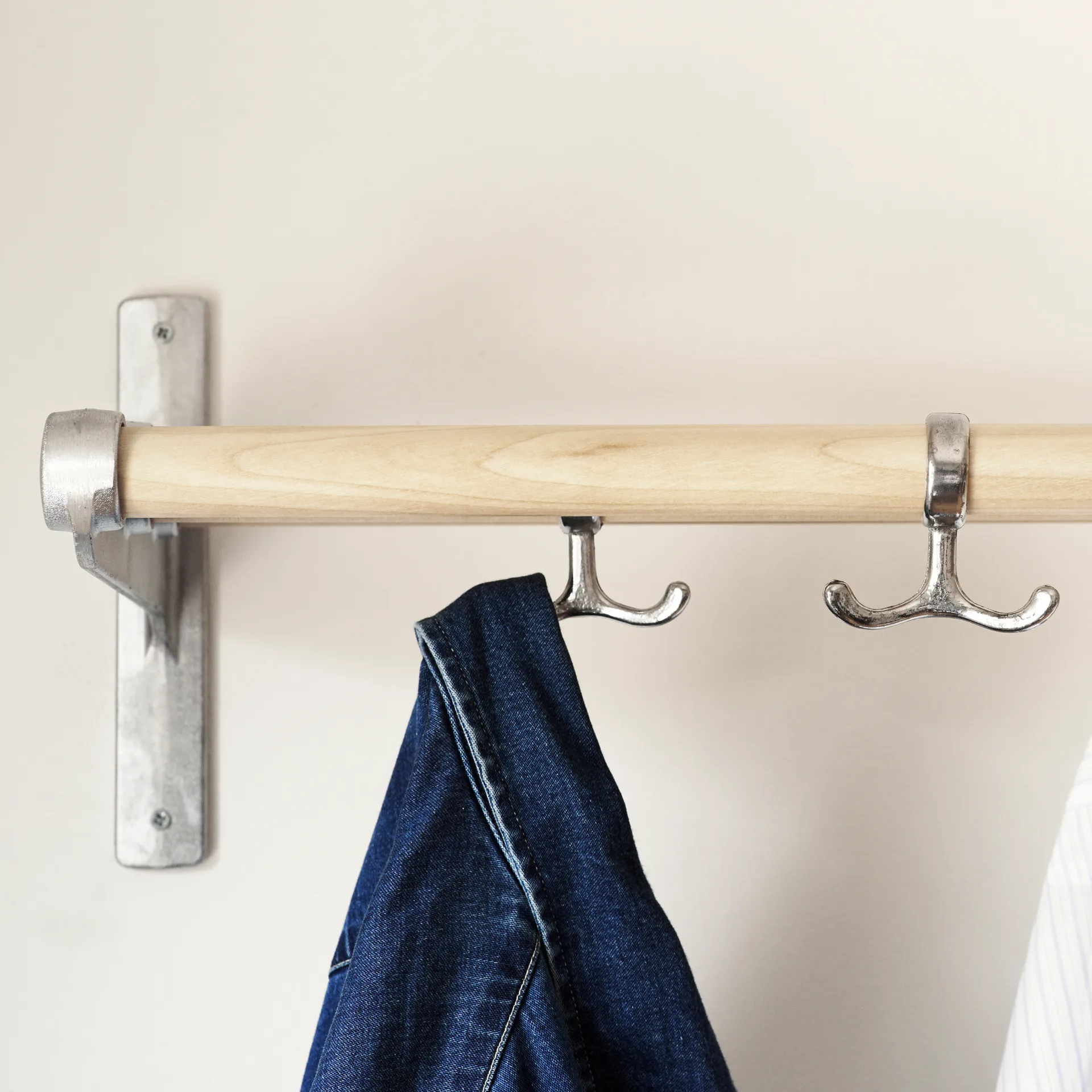 2 Ganchos Nostalgi, aluminio Essem Design