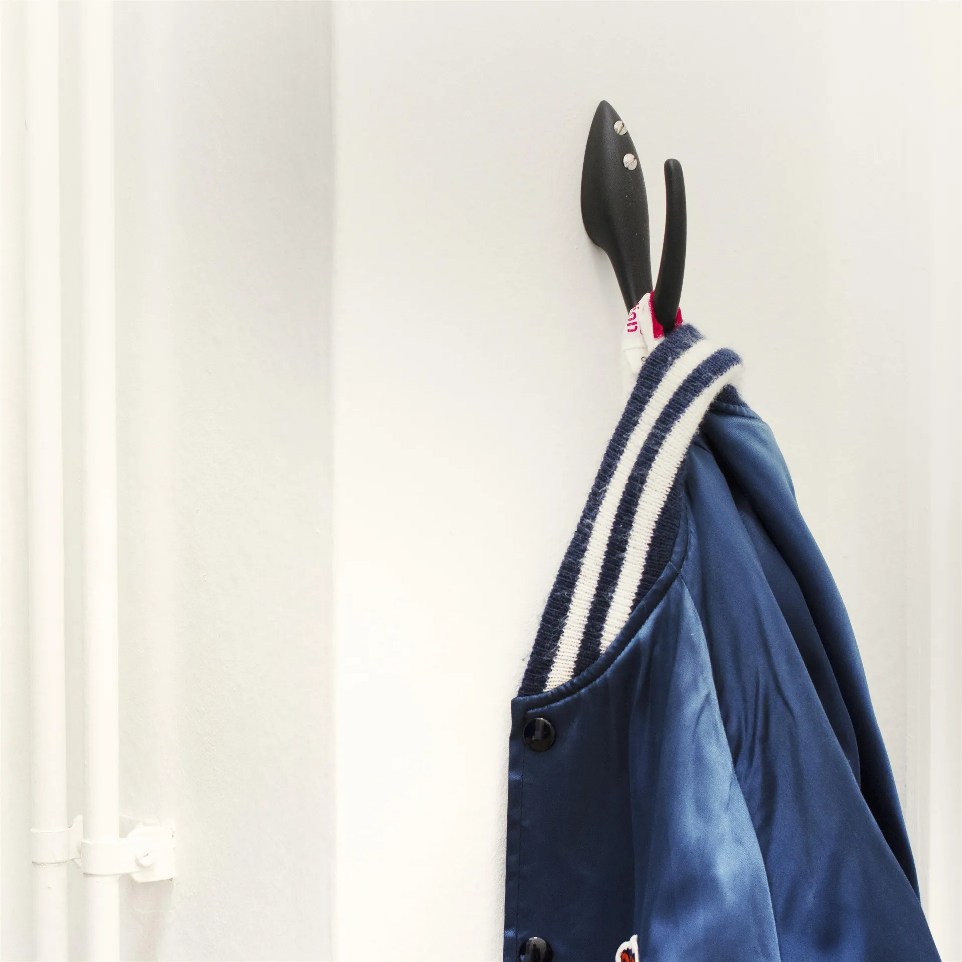 Colgador Papa, negro, estructura Essem Design