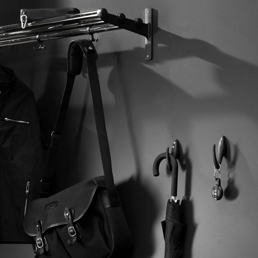 Estante perchero o zapatero Nostalgi , cromo, negro Essem Design