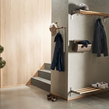 Estante perchero o zapatero Nostalgi  - roble, aluminio - Essem Design