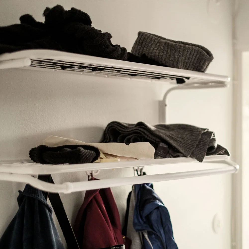 Estante sombrerero Classic 650, Negro/negro, 2 niveles, 110 cm Essem Design